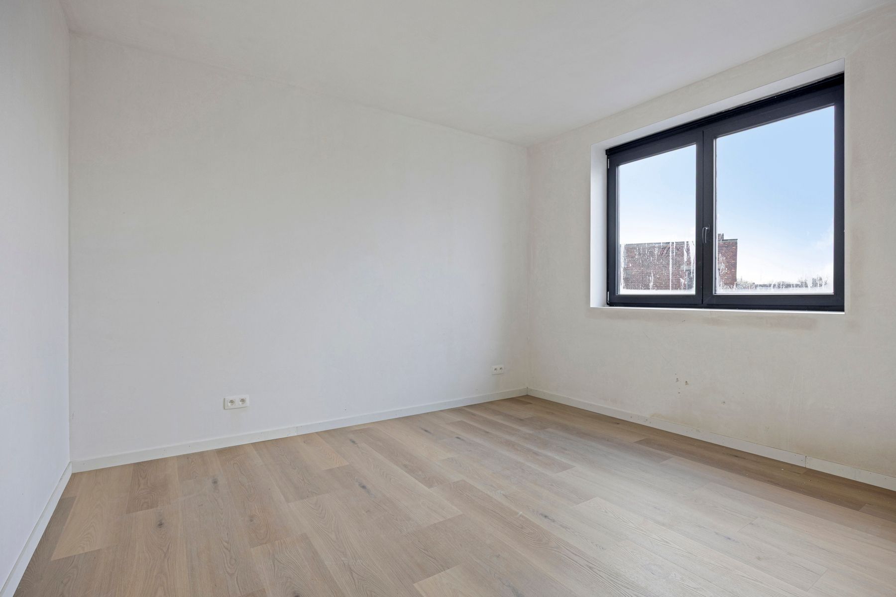 Nieuwbouwwoning met 5 slaapkamers en 1 badkamer. foto 17