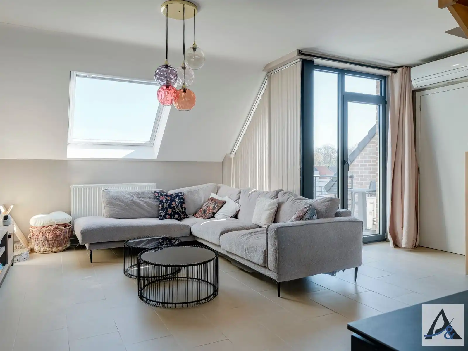 Ruim duplex appartement met terras en 3 slaapkamers in Diepenbeek. foto 6