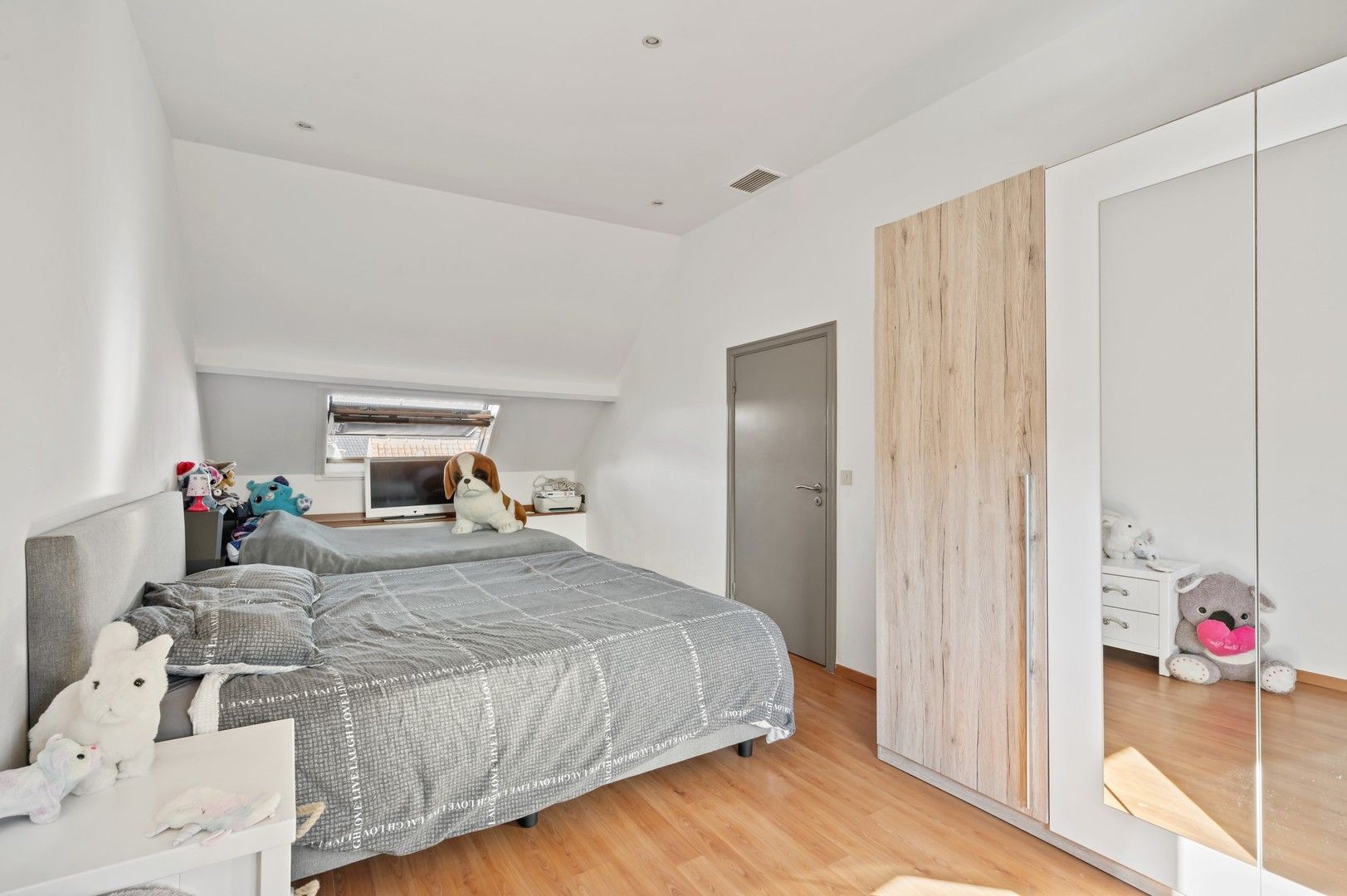 Grote woning met enorme mogelijkheden op een centrale ligging in Harelbeke met handelsruimte, ruime garage en woongedeelte met royaal terras en 3 kamers foto 12