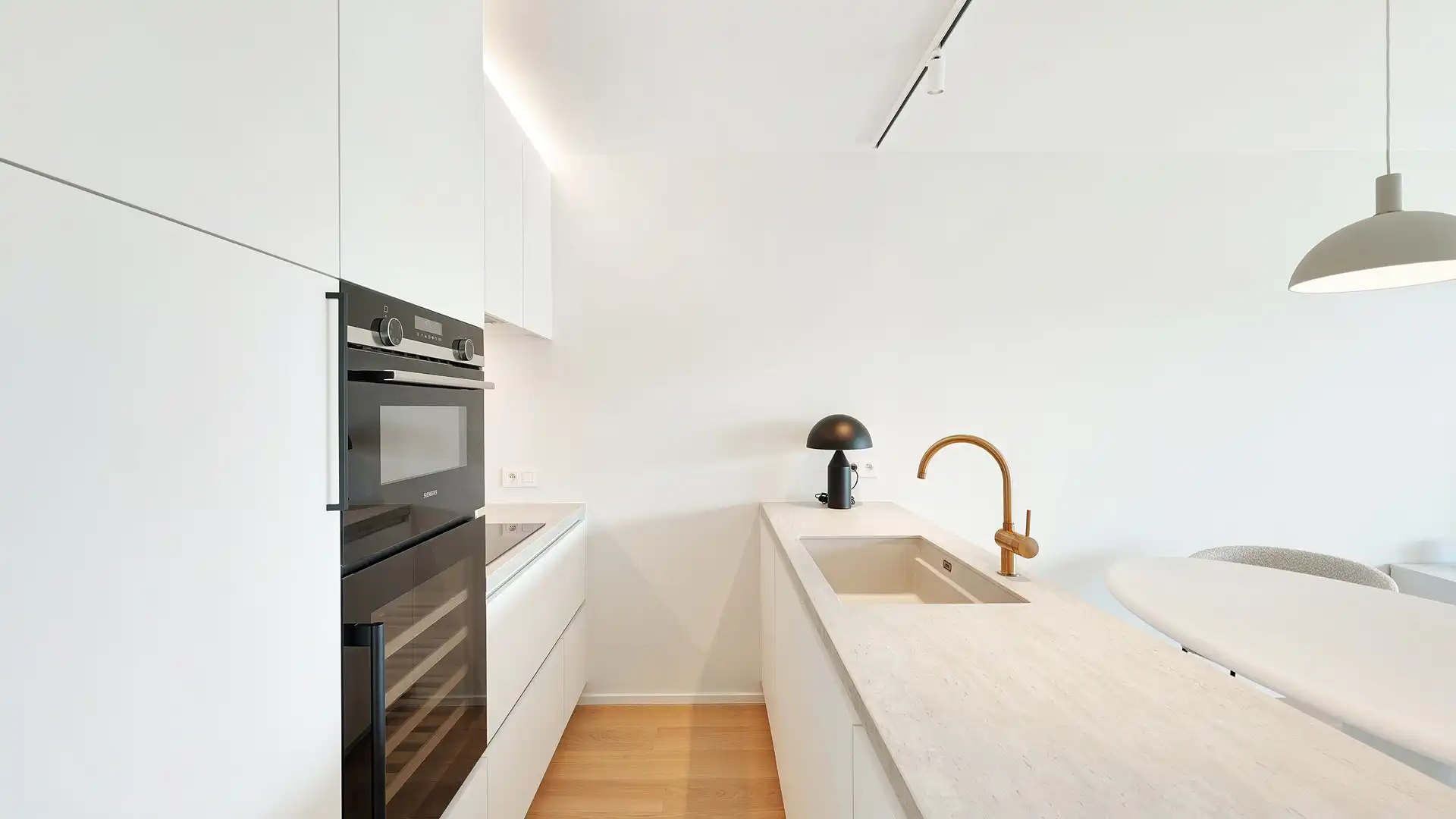 Volledig gerenoveerd appartement met zuidgericht terras heel centraal gelegen op de Kustlaan. foto 26