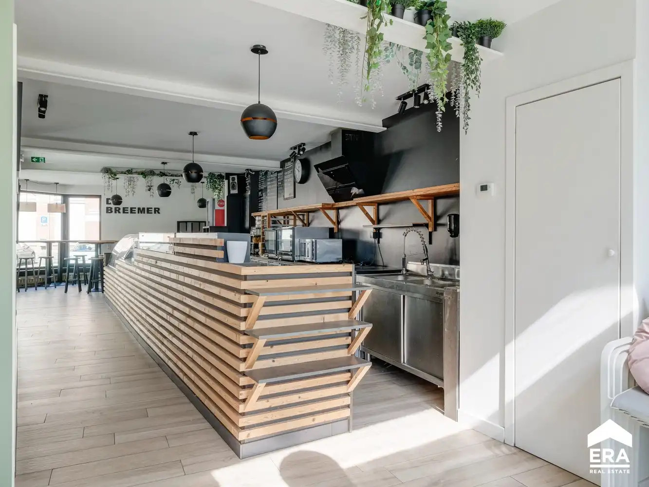 Woonhuis met handelsgedeelte foto 8