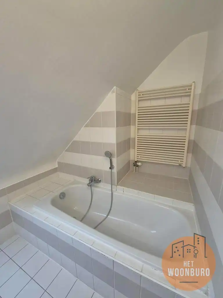 Duplex appartement met 2 slpks, bureel en autostaanplaats foto 8