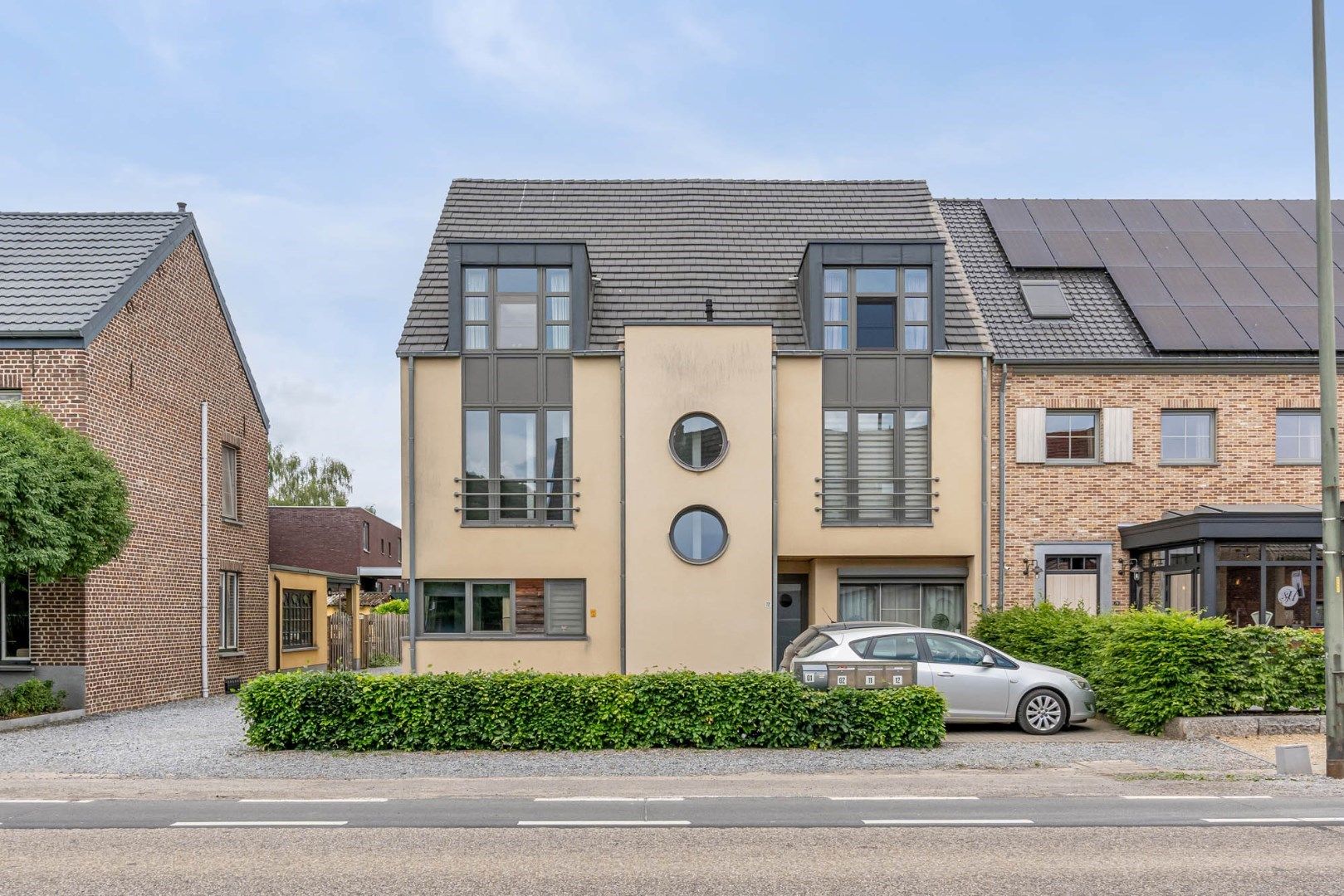 Gelijkvloers INVESTERINGSAPPARTEMENT vlakbij centrum met fraai terras en autostandplaats. foto 2