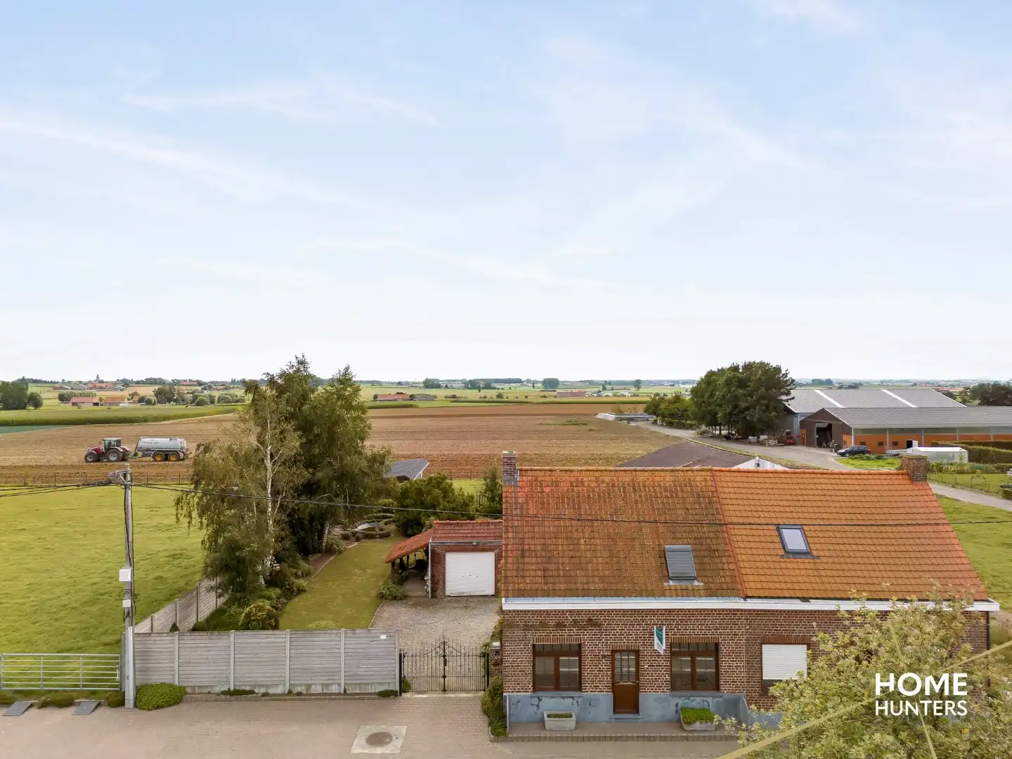 Charmante woning op een perceel van 4811 m² met paardenstallen, paddock en hooi opslagplaats foto 2
