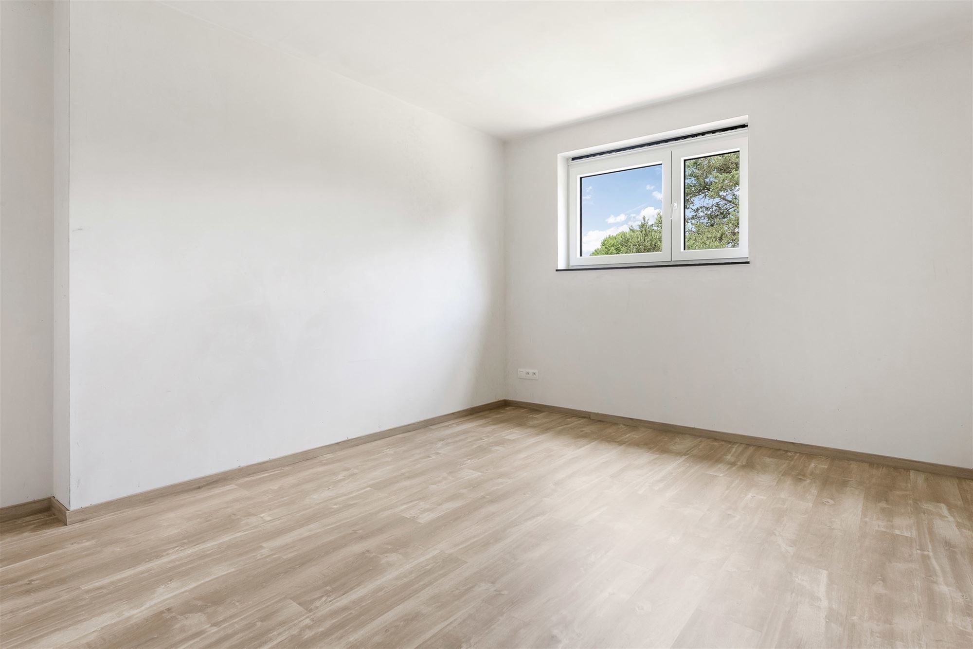 VOLLEDIG AFGEWERKTE NIEUWBOUWWONING IN DOODLOPENDE STRAAT foto 12