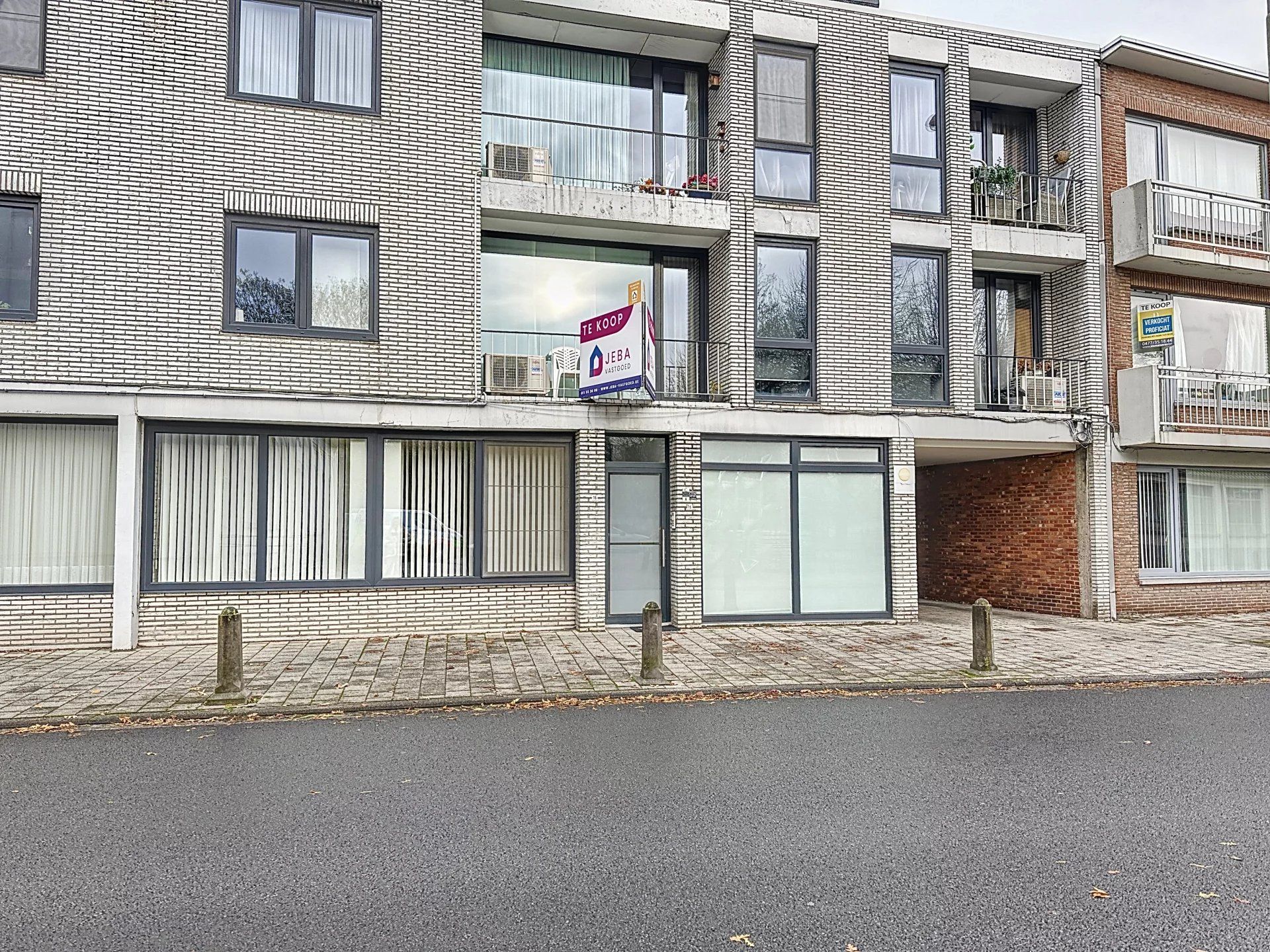 Instapklaar appartement met 2 slaapkamers, terras, garage en staanplaats vlak bij het centrum van Lommel foto 4