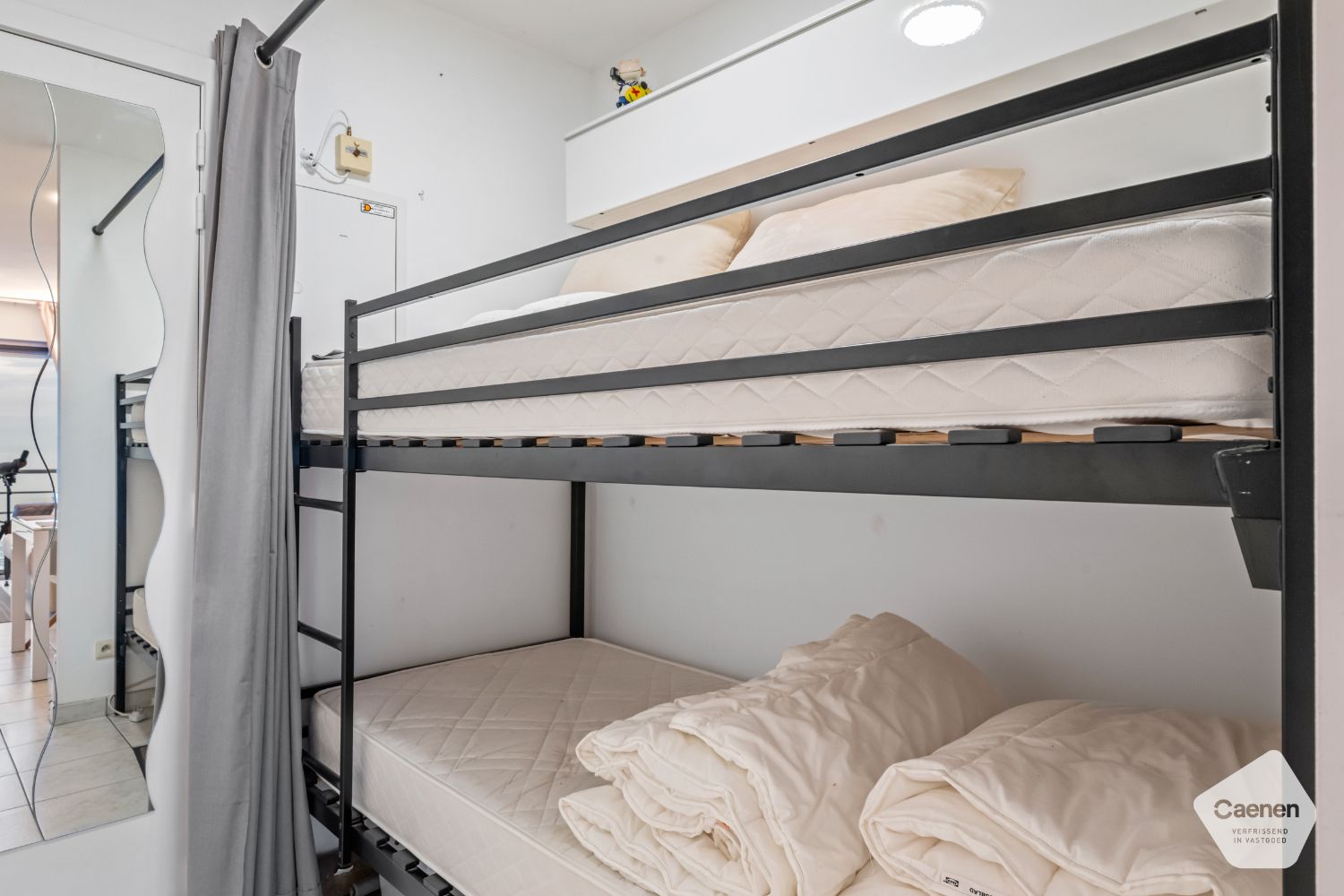 Instapklare studio met prachtig frontaal zeezicht foto 10