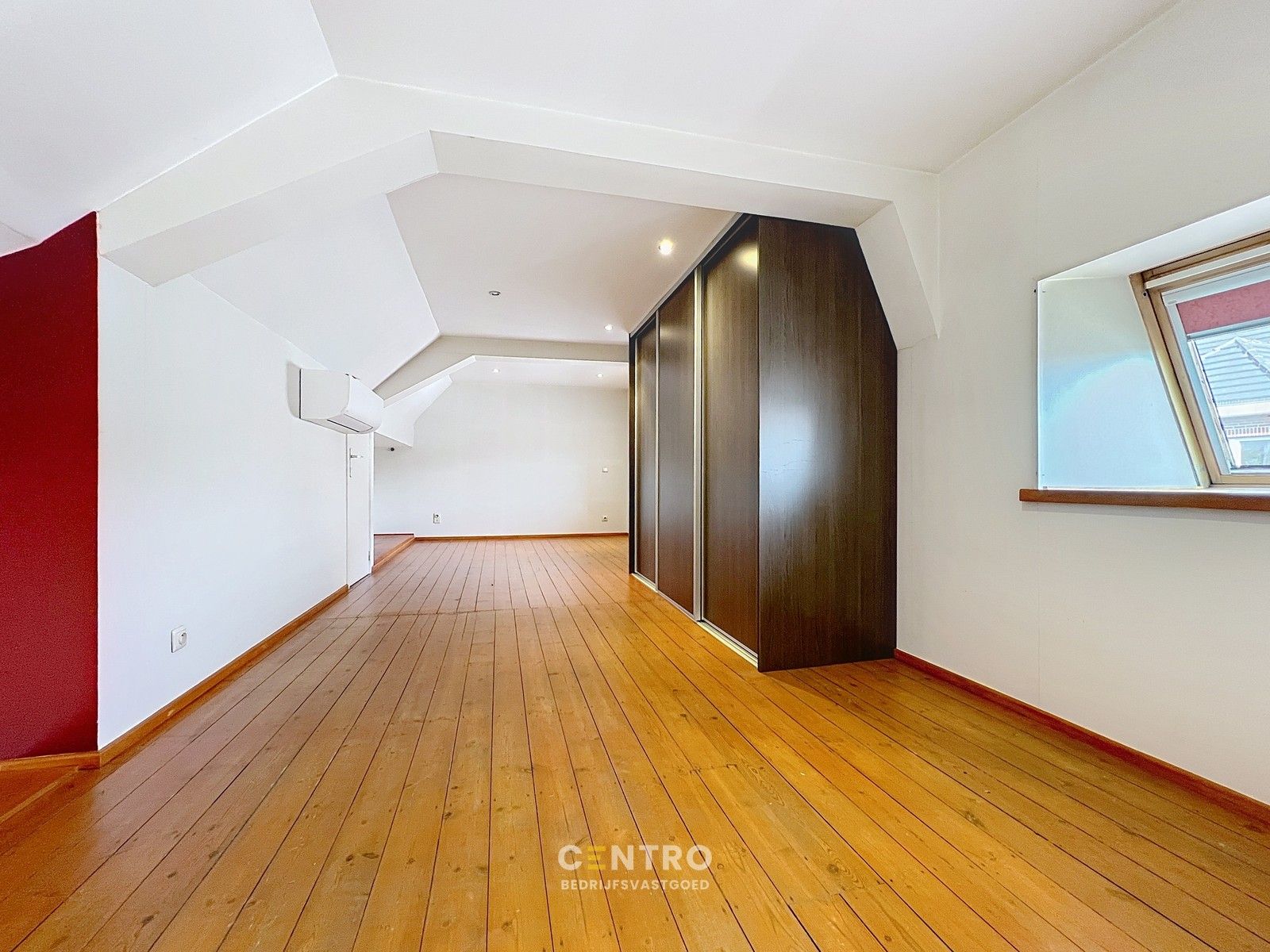 RUIME woning met kantoor/praktijk/winkelruimte van 20m² + ondergrondse GARAGEBOX op COMMERCIËLE ligging te Tielt! foto 35