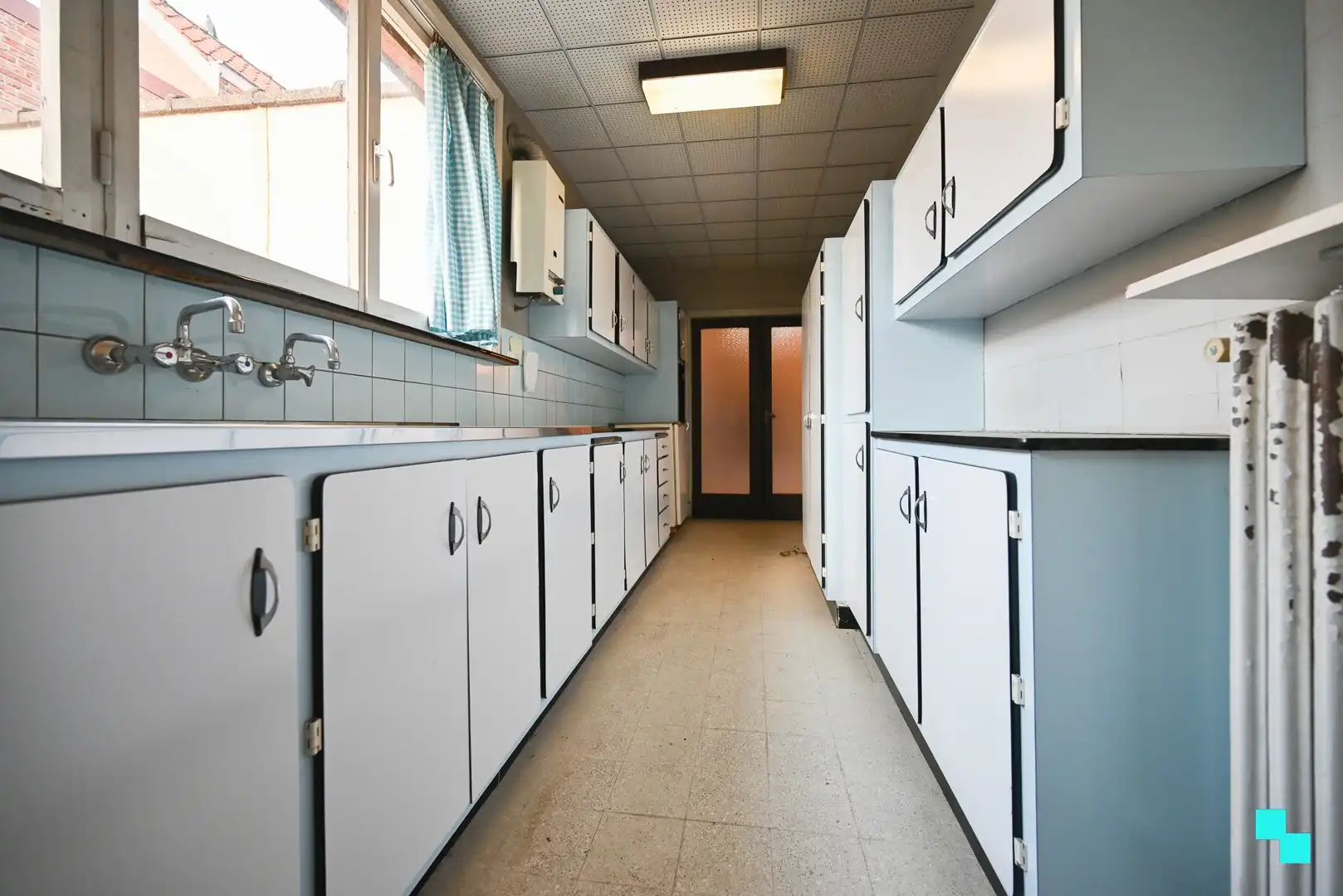 Zeer ruime & authentieke woning in Izegem foto 11