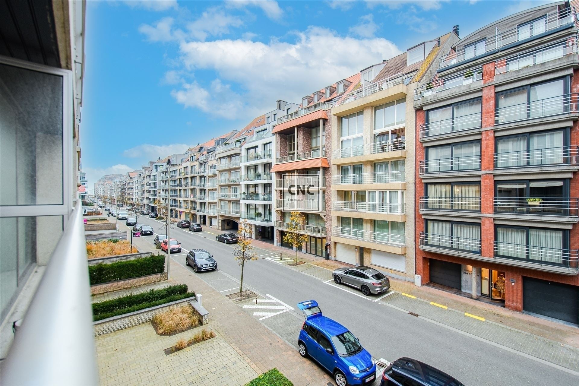 Appartement met 2 slaapkamers in het centrum van Knokke, gelegen op de Leopoldlaan, vlakbij de Lippenslaan.  foto 8