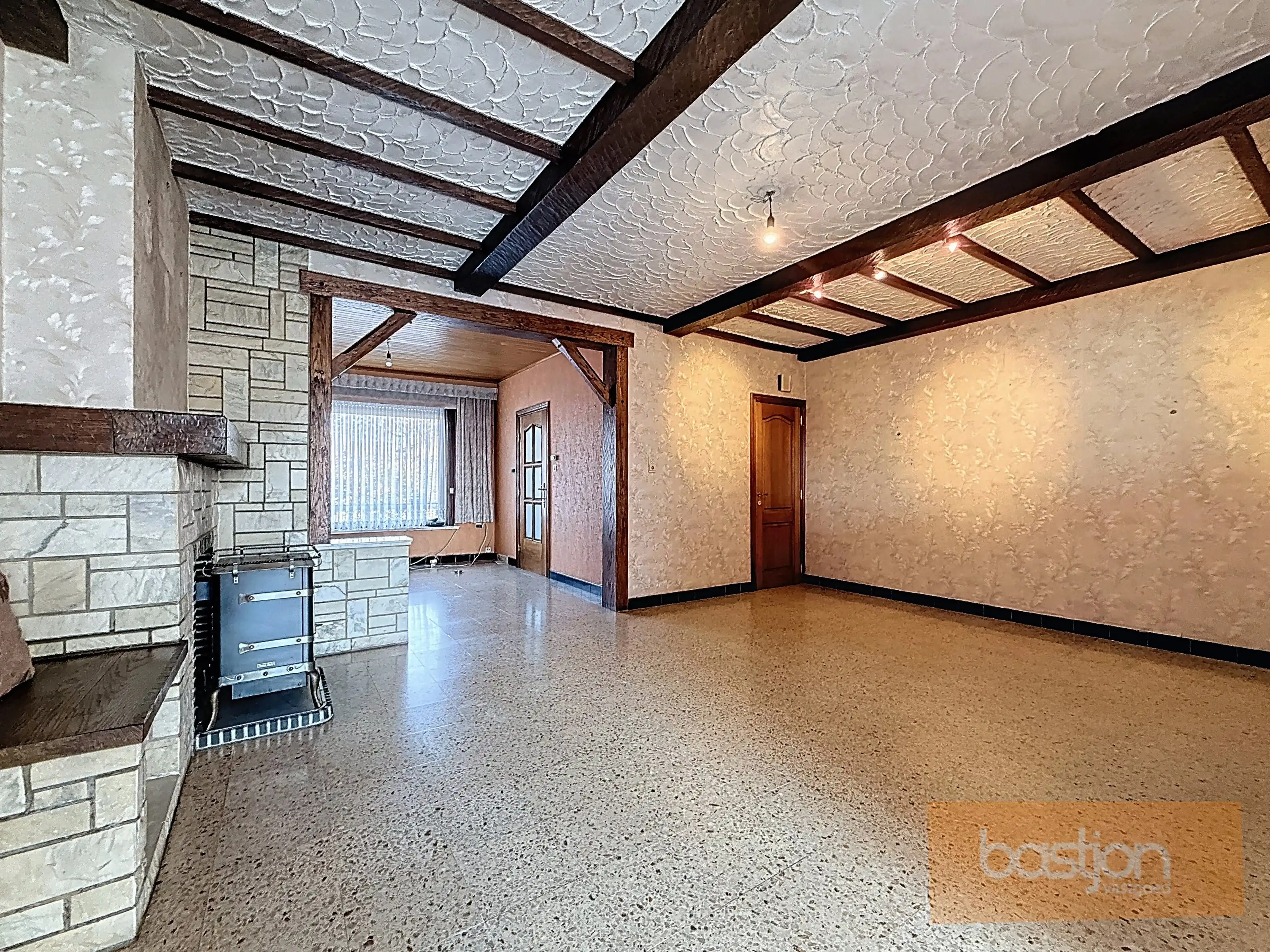 Te renoveren woning met goede ligging foto 4