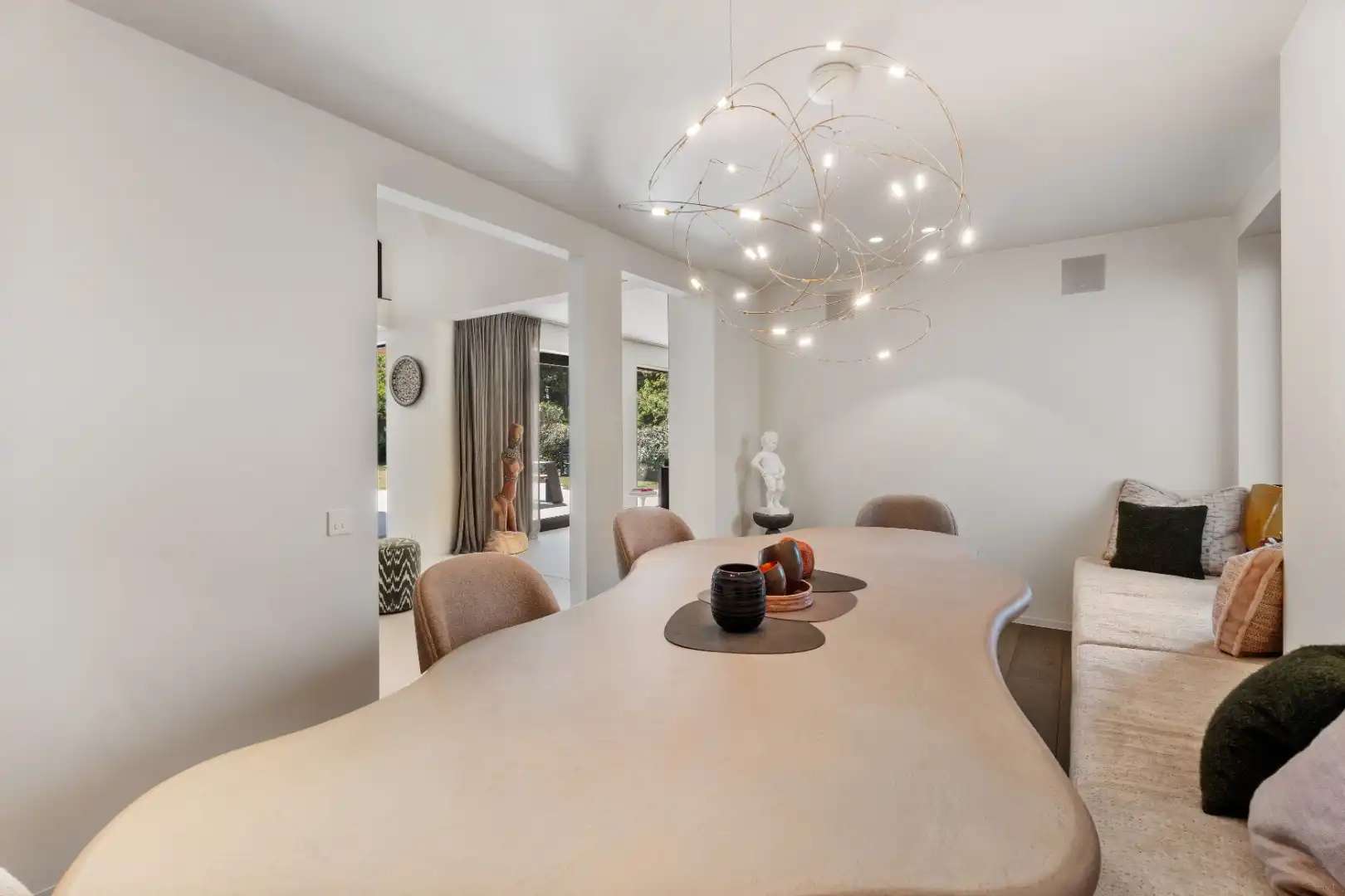 Exclusieve, volledig gerenoveerde villa met 5 slaapkamers en hoogwaardige afwerking. foto 7