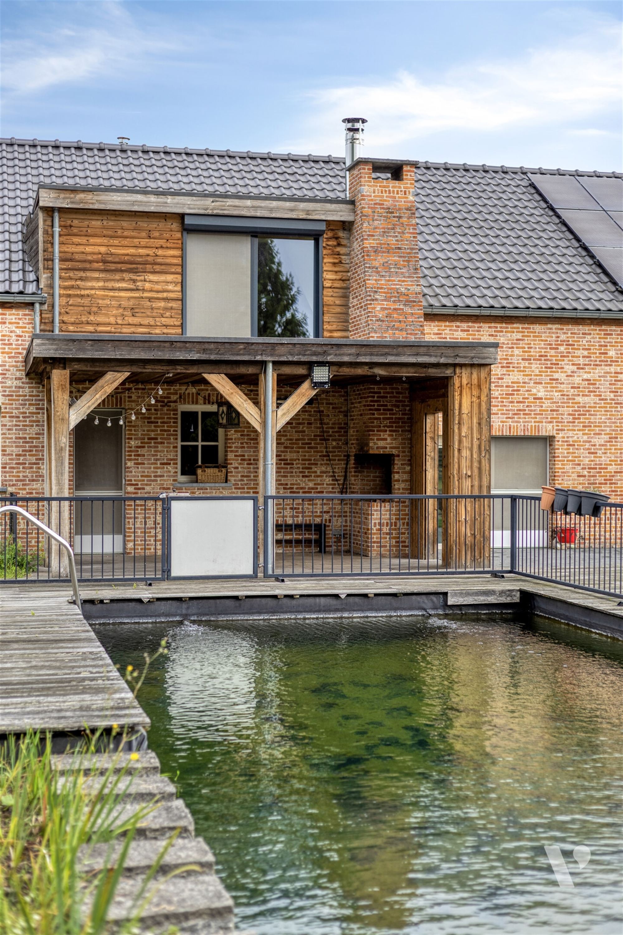 Prachtig gerenoveerde woning (279m²) met zwemvijver foto 37