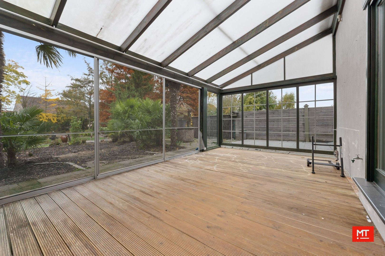 Gelijkvloerse woning met Zuid-Westgerichte tuin en opslagruimte van 130 m² foto 6