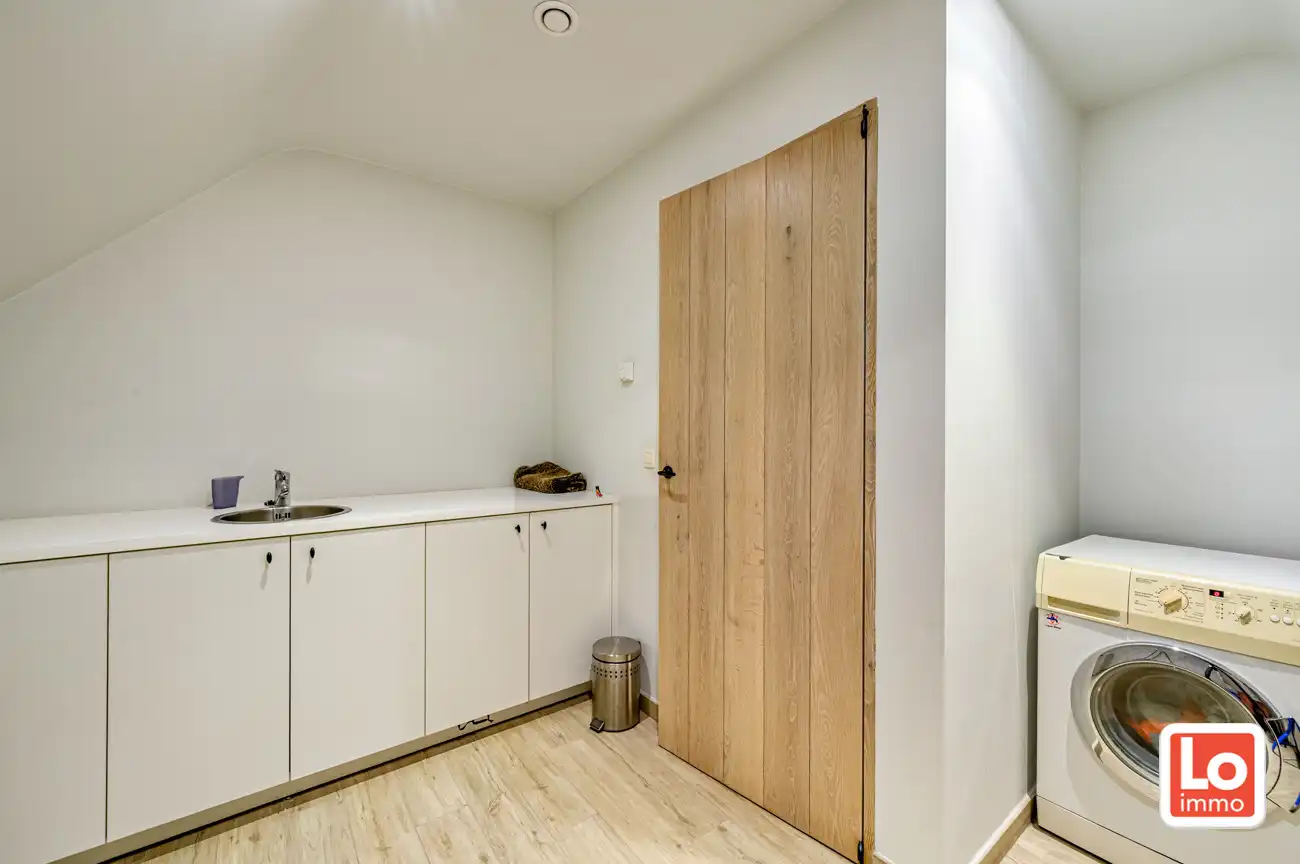 VERKOCHT! Ruime, charmante en degelijke alleenstaande villa met inpandige garage op een rustige en makkelijk bereikbare locatie tussen Lochristi en Gent. foto 20