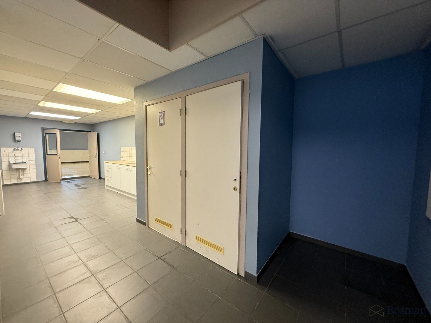 Bedrijfshal met bureauruimte (240m²) te huur in Tessenderlo foto 5