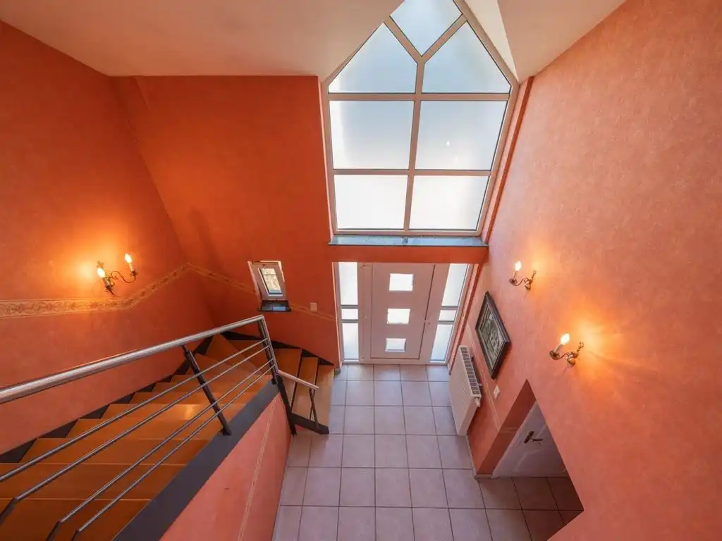 Verrassend ruime vrijstaande woning met inpandige garage foto 12