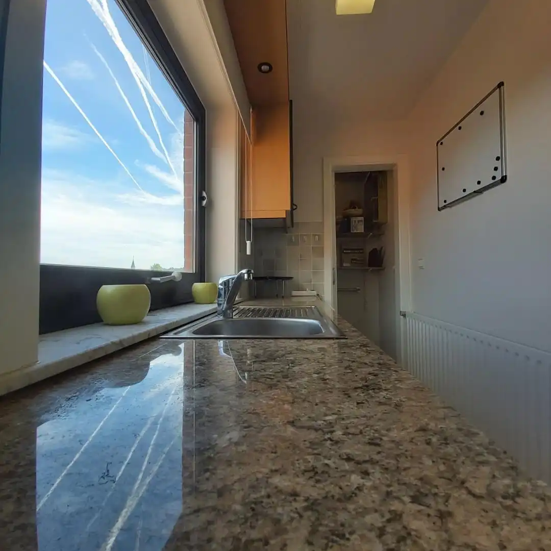 Appartement met 1 slaapkamer en groot terras in het centrum van Izegem foto 5