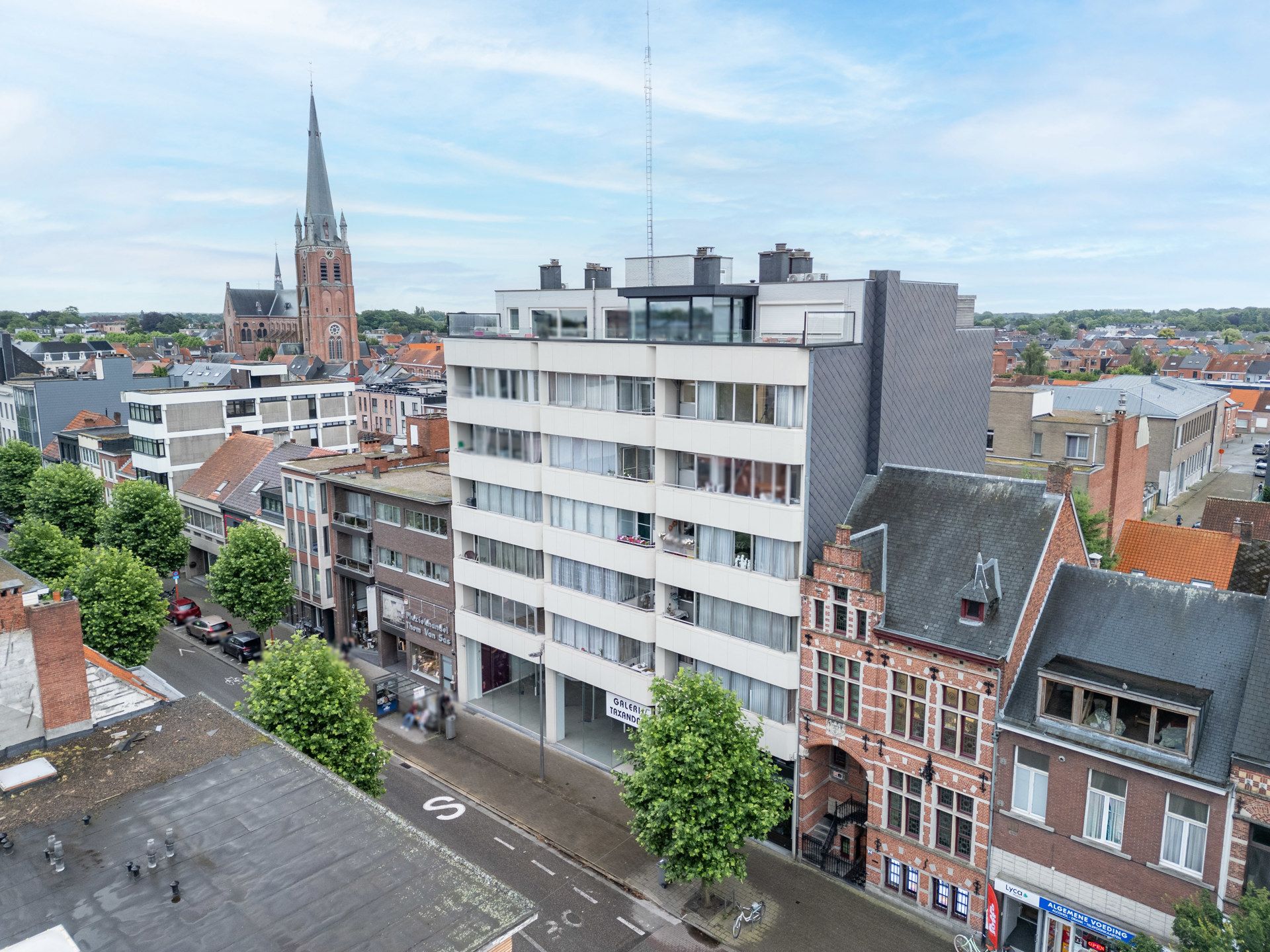 Ruim appartement met 2 slpks, 2 terrassen en autostplts. foto 20