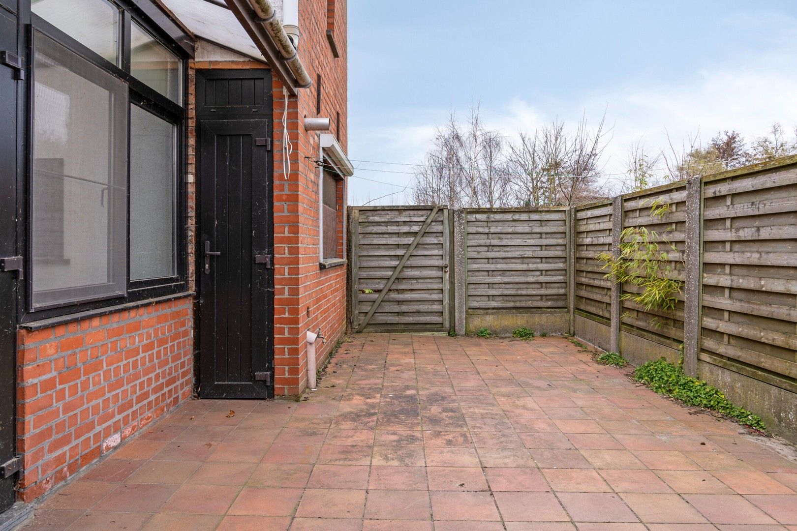 HEEL RUSTIG GELEGEN - TE RENOVEREN - WOONHUIS MET 4 SLPK, TUIN EN TUINBERGING foto 5