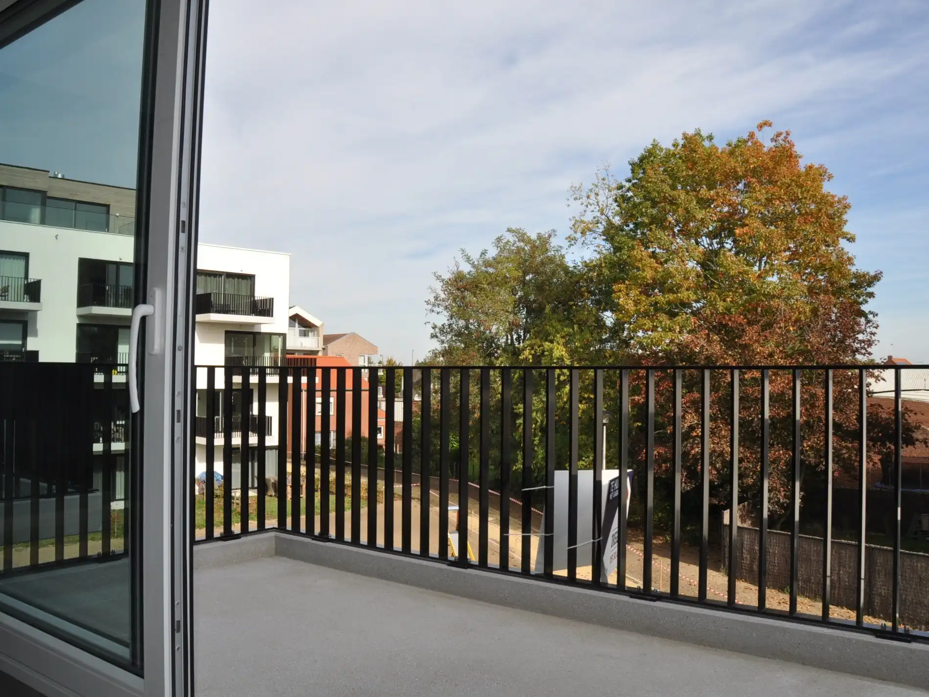 Verzorgd appartement met twee slaapkamers - terras - staanplaats - berging foto 8