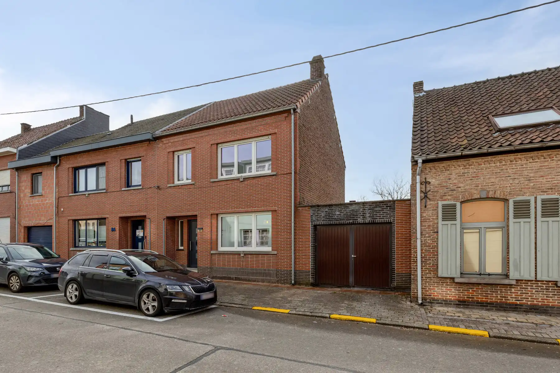 Solide woning met 3 slaapkamers, staanplaats en tuin! foto {{pictureIndex}}