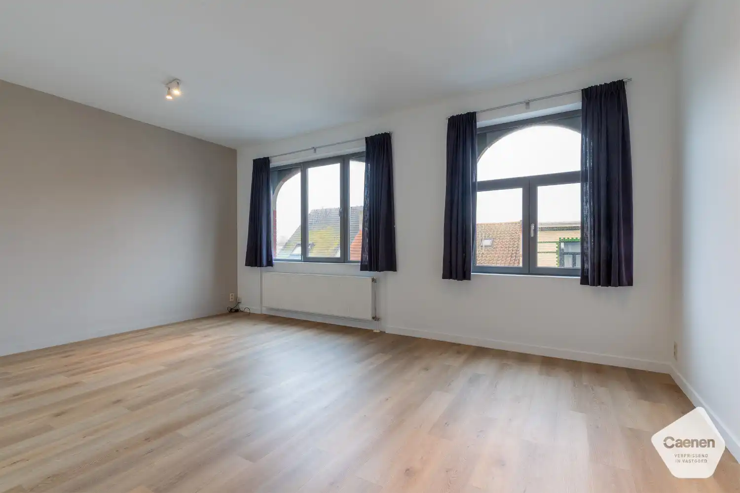 Ruim en lichtrijk appartement met open leefruimte op wandelafstand van jachthaven en strand foto {{pictureIndex}}