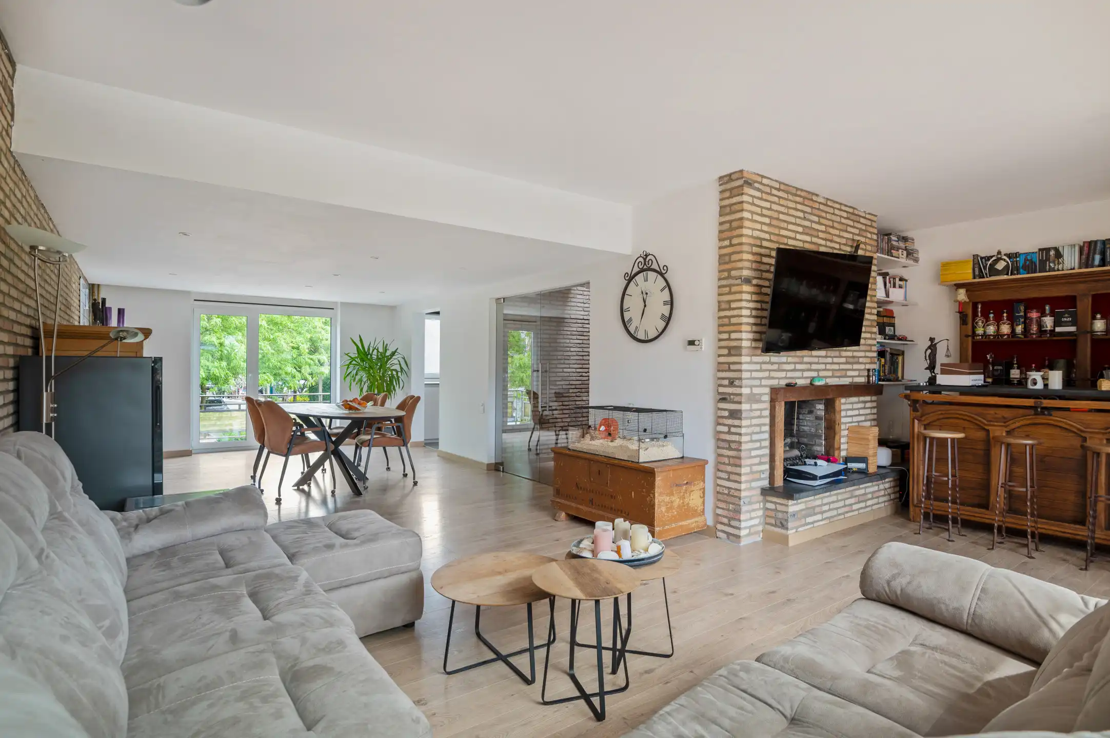 Welgelegen zeer energiezuinige woning met 5 slpks en Z-tuin foto {{pictureIndex}}