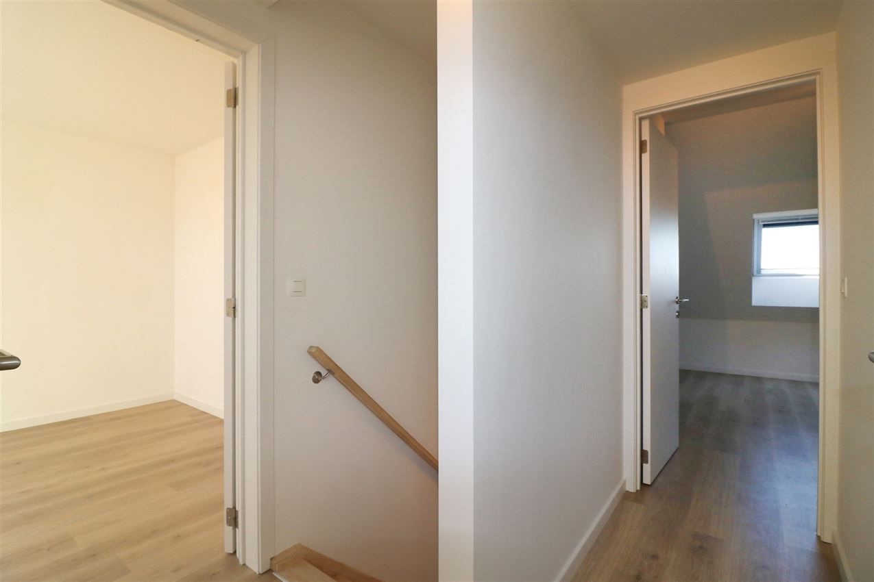 Appartement met 2 slpk., groot terras en autostaanplaats foto 14