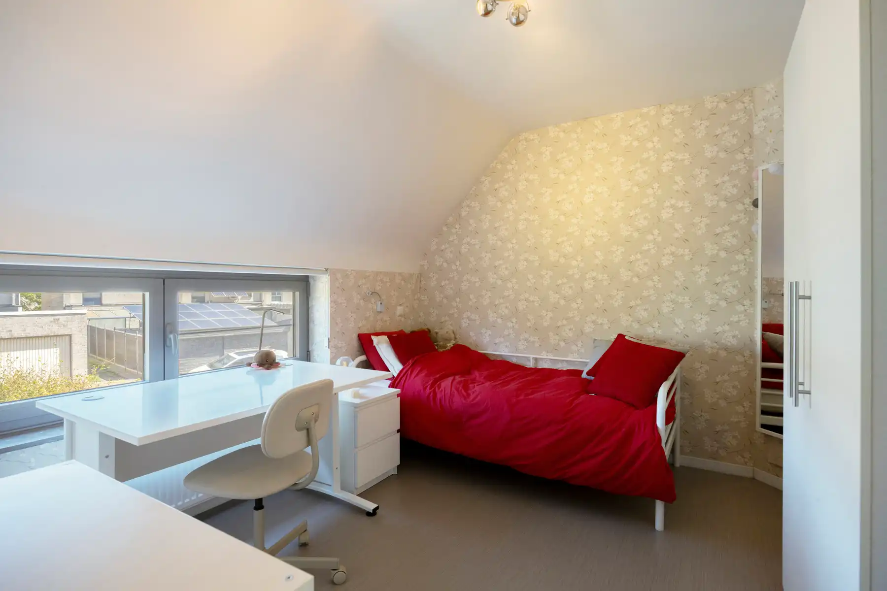 Instapklare HOB met 5 kamers + bureau, en aangename tuin! foto 19