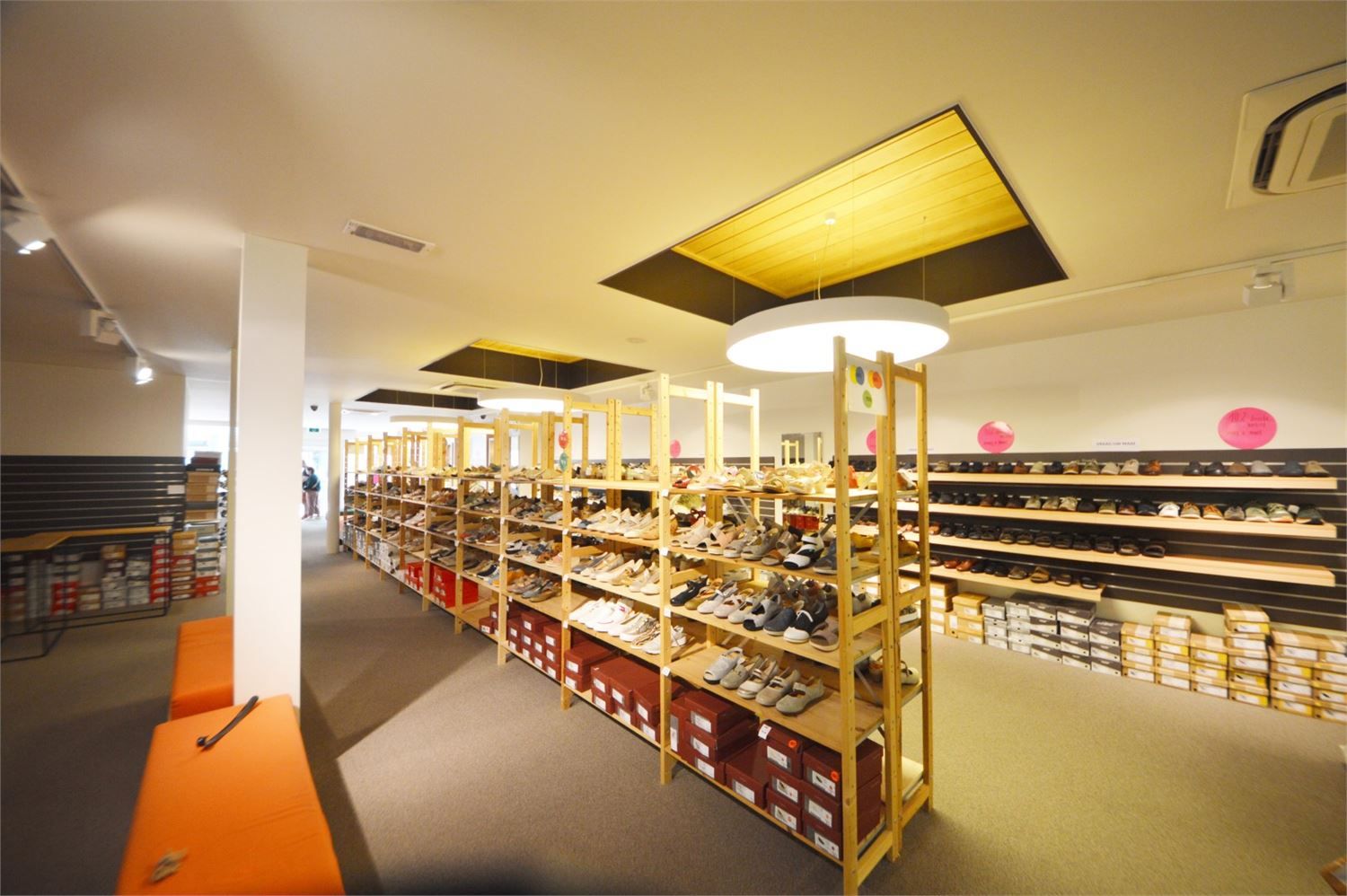 MODERN COMMERCIEEL GEBOUW LANGE ZOUTSTRAAT NAAST NOBEL foto 7