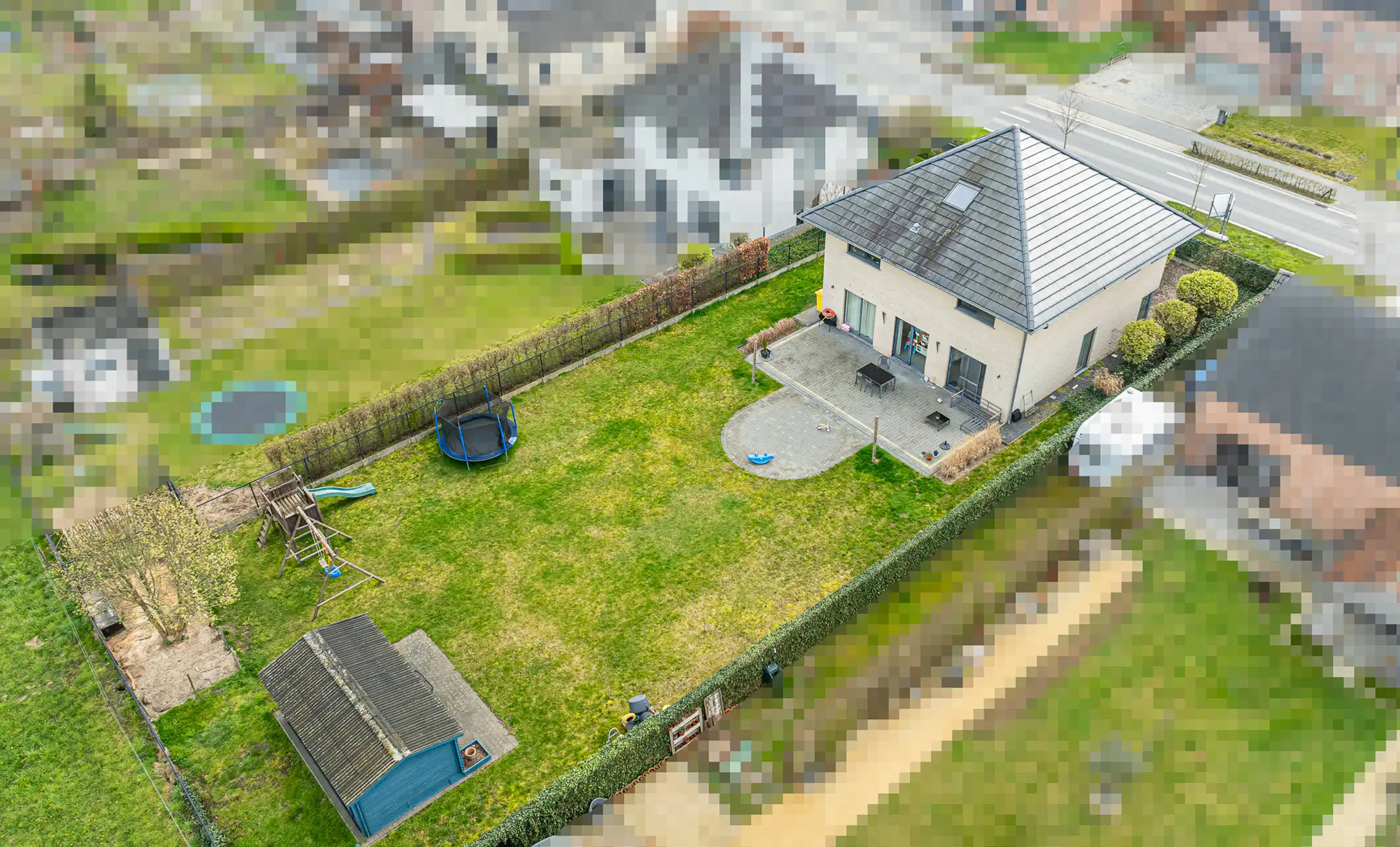 Moderne gezinswoning met inpandige garage en grote tuin. foto 24