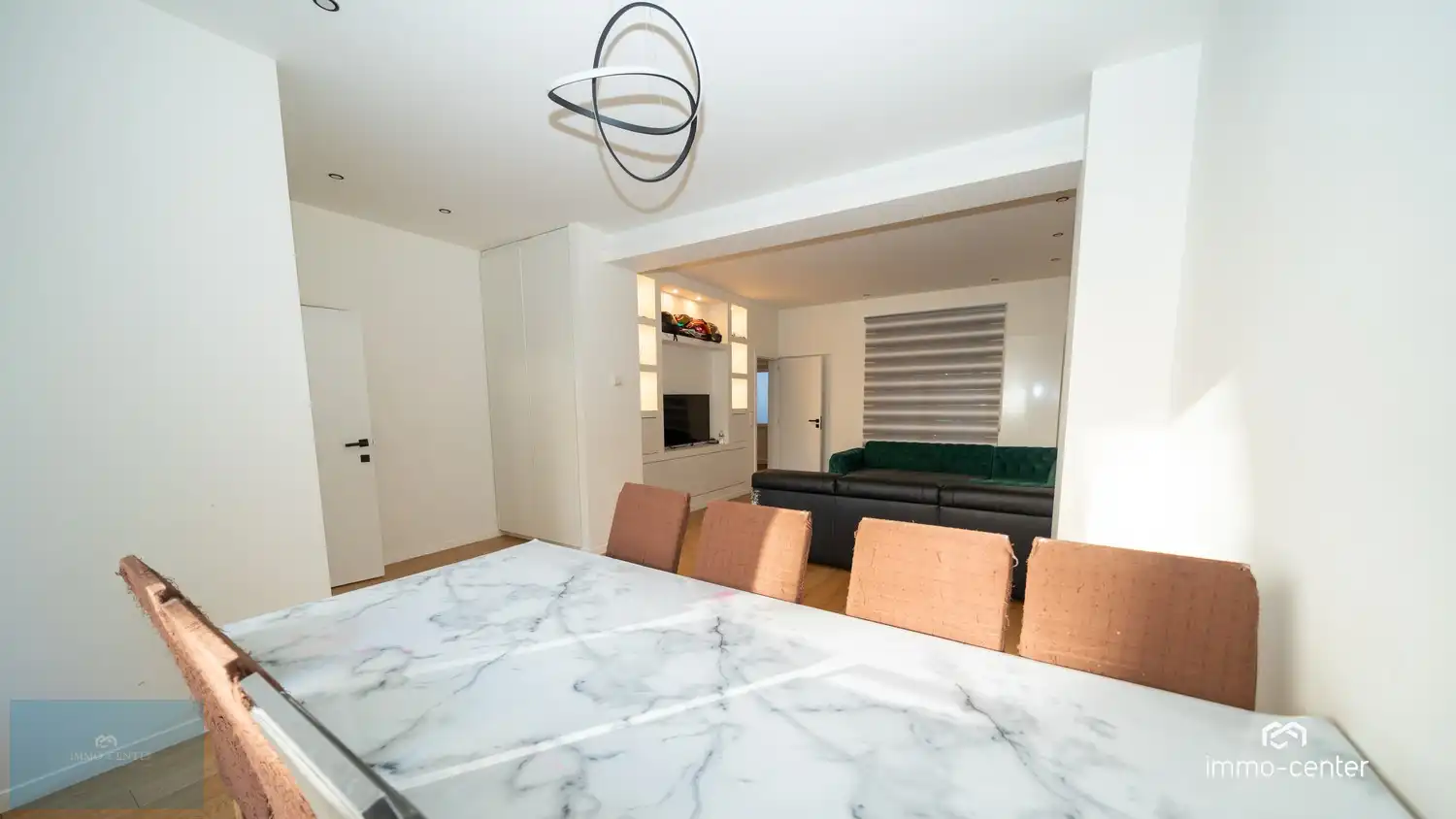 🏡 Gerenoveerde gezinswoning met tuin in Genk – EPC.   C foto 3