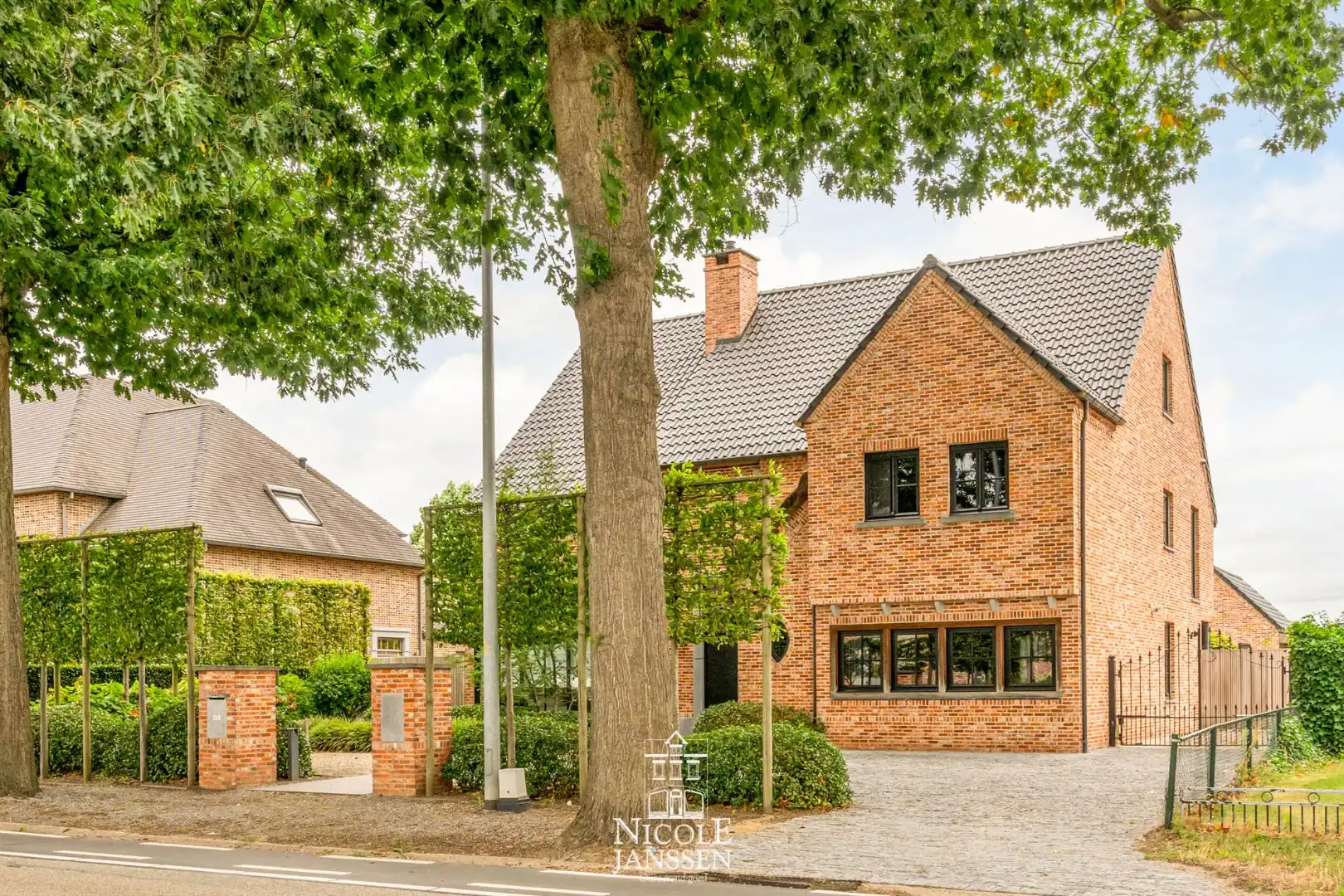 Luxueus afgewerkt landhuis met vier slaapkamers en gezellige tuin  foto 3