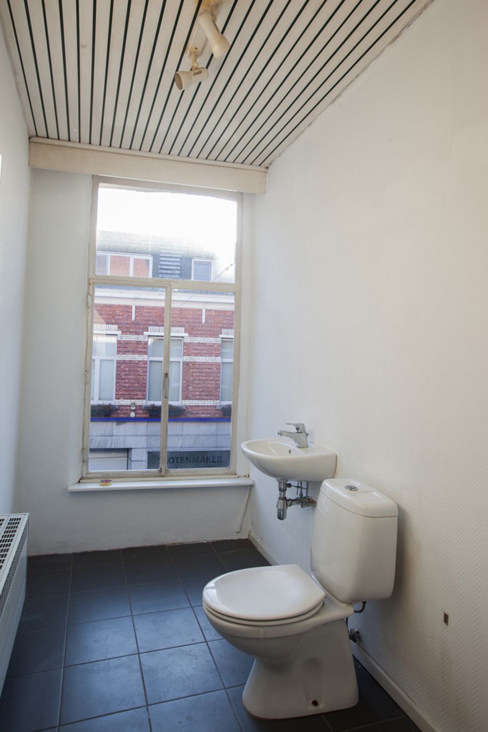 Verrassend ruime handelswoning met bovenliggend appartement. foto 44