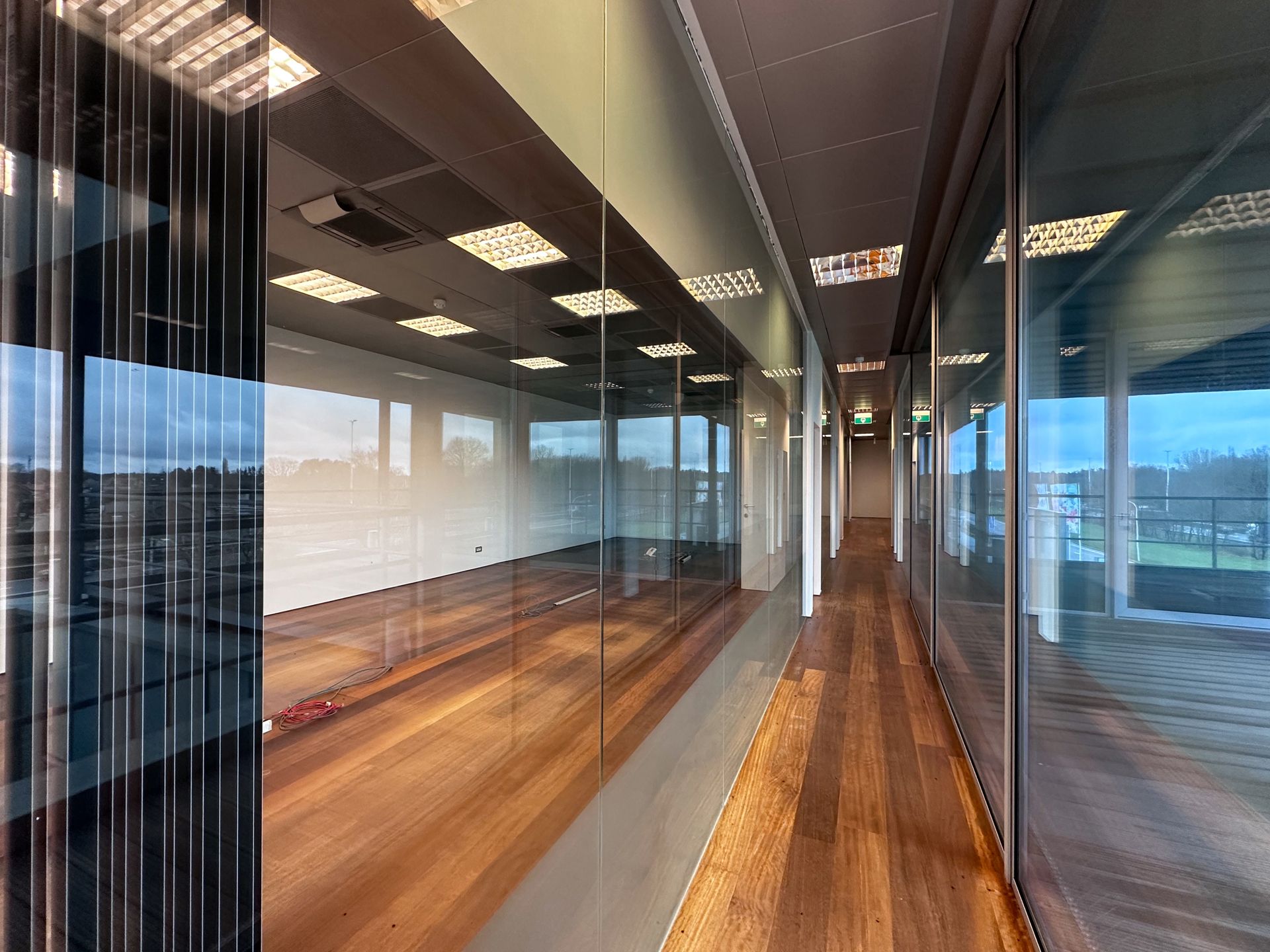Modern Kantoor met Uitzicht en Strategische Ligging foto 7