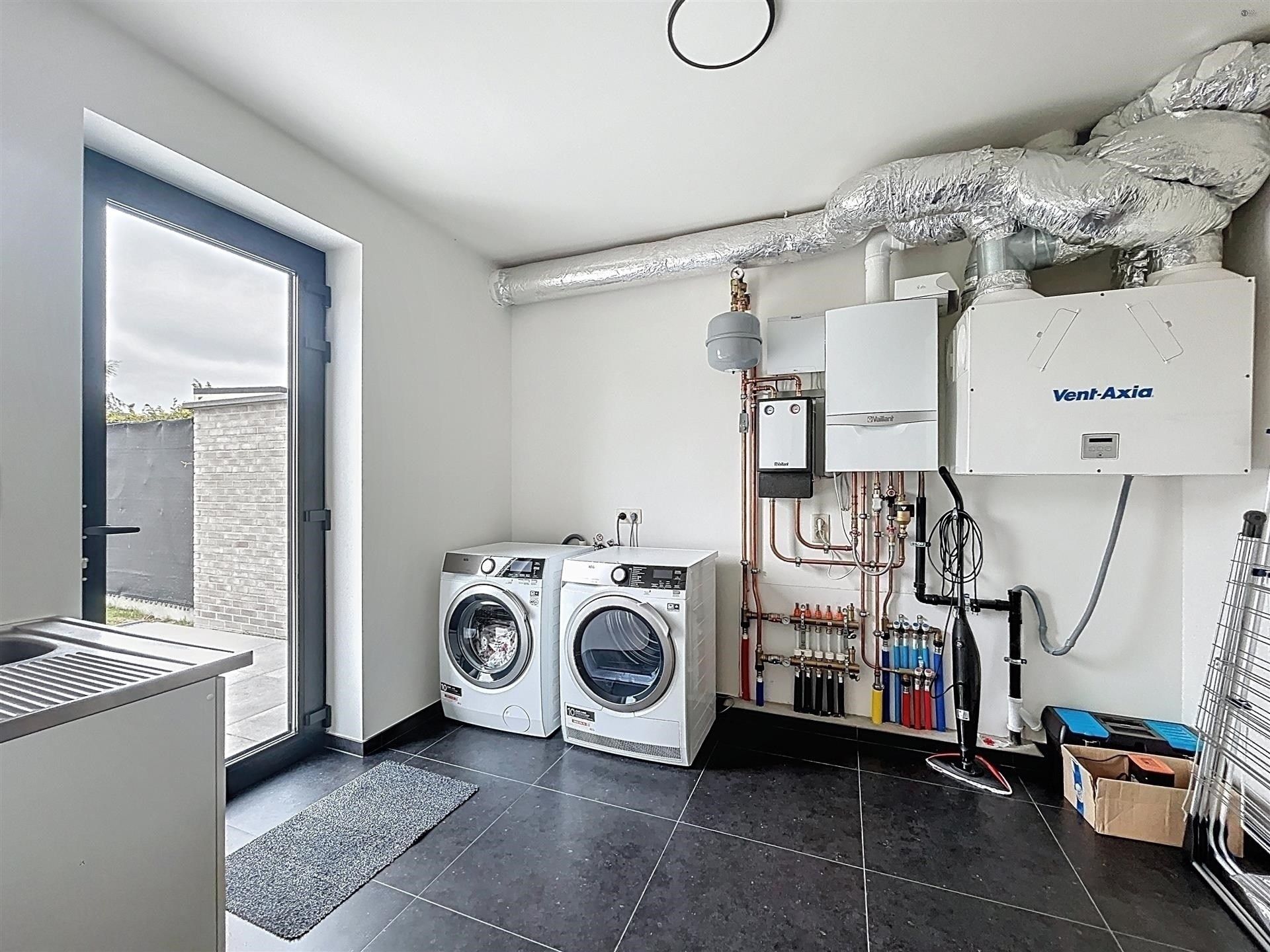 Recente energiezuinige (A-label) woning met weids zicht op natuur foto 5
