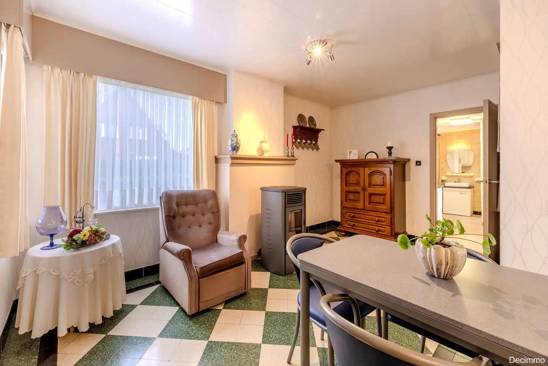 Op te frissen gezinswoning gelegen op rustige locatie foto 13