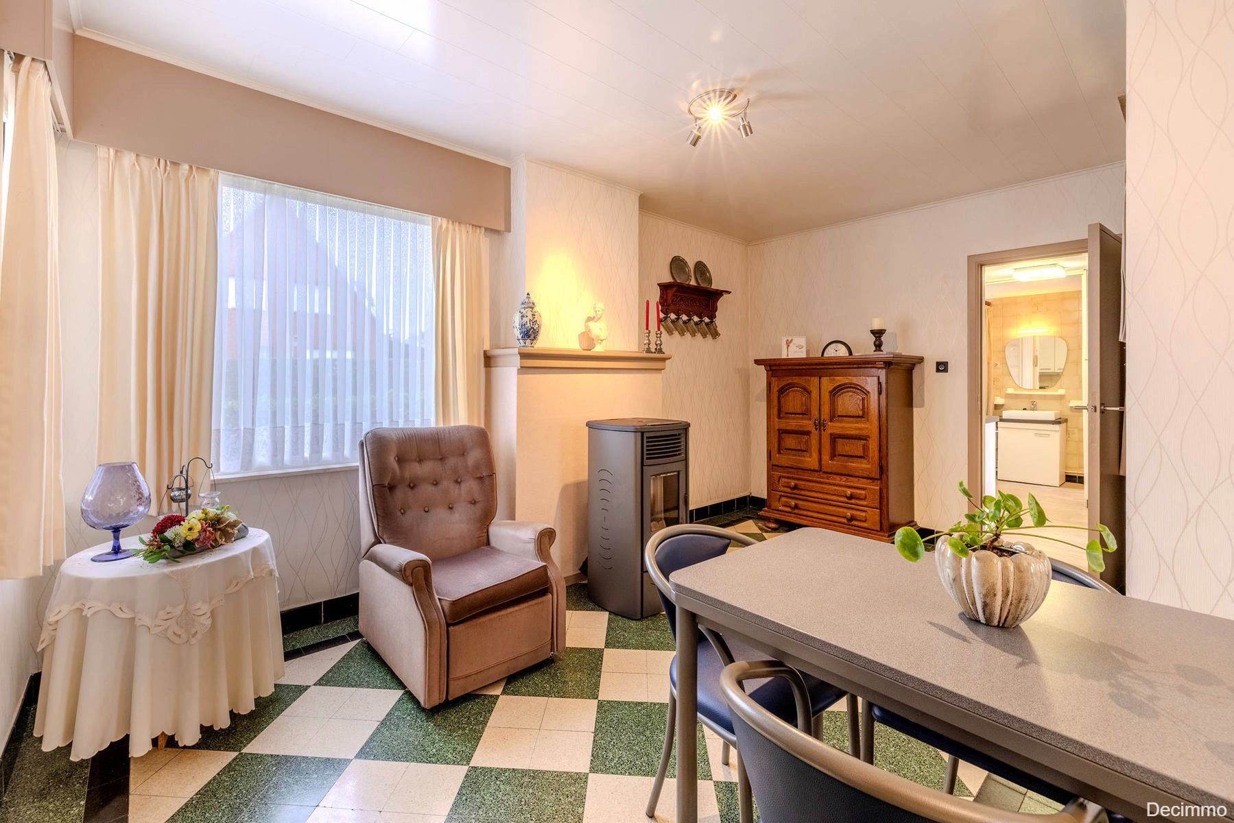 Op te frissen gezinswoning gelegen op rustige locatie foto 11