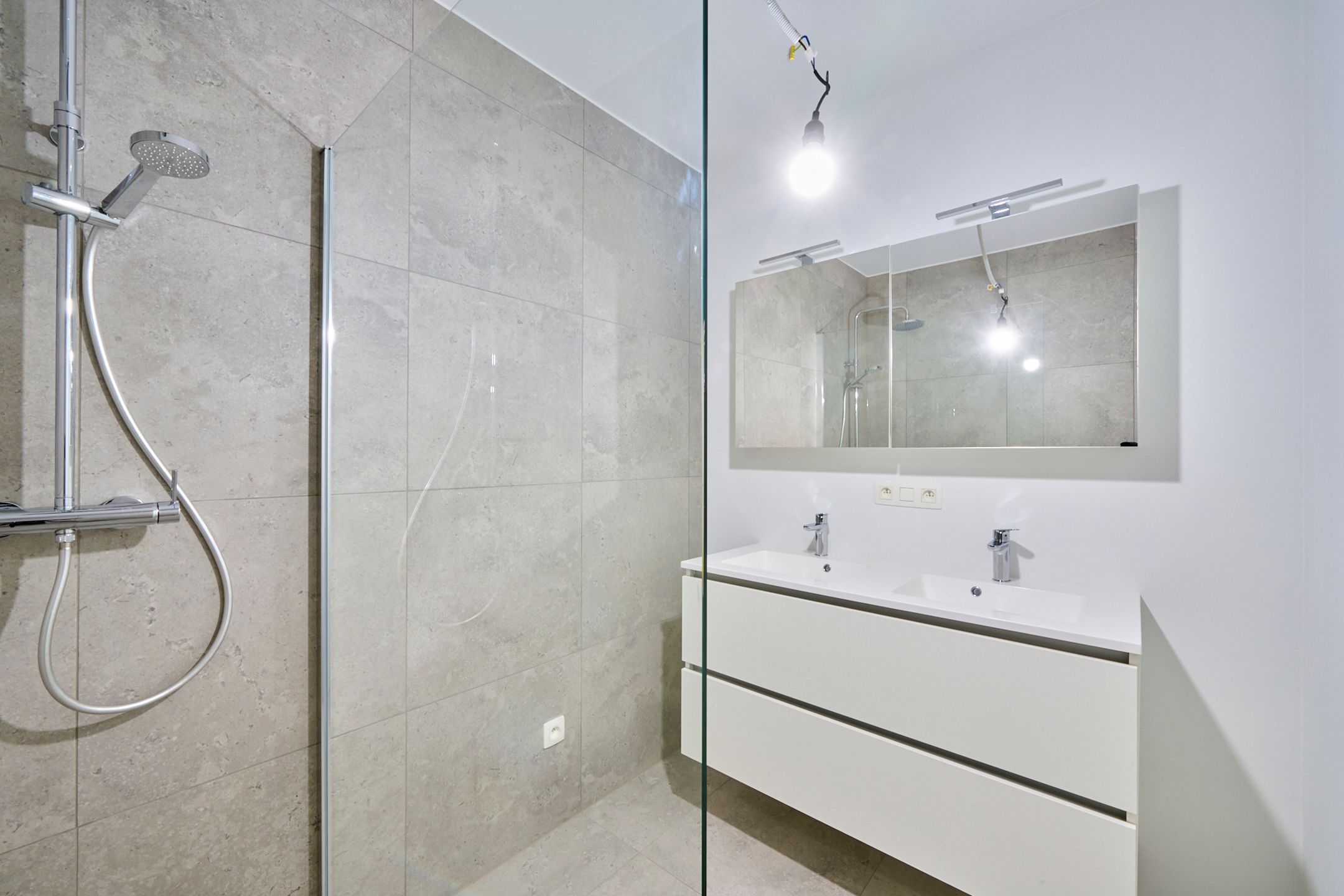 Volledig gerenoveerd glv appartement van 120m² + tuin foto 8