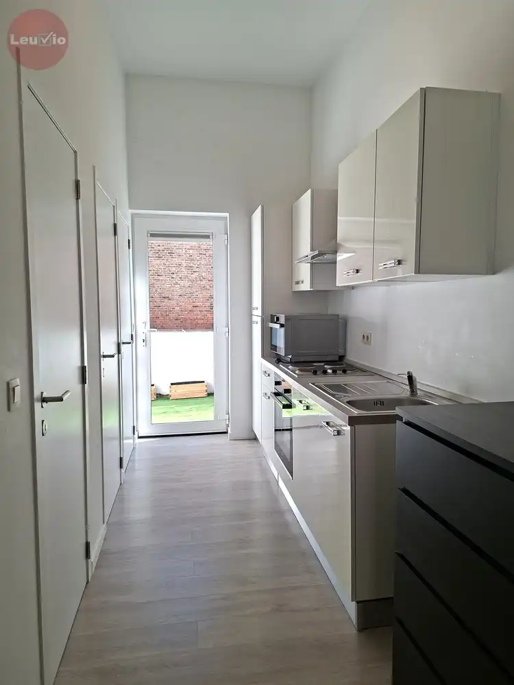 Instapklaar 1-slaapkamerappartement met tuin in het stadscentrum foto 6