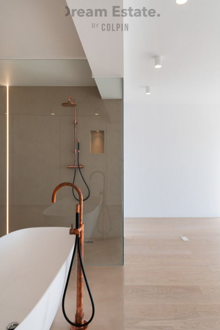 Eerste lijns villa foto 9