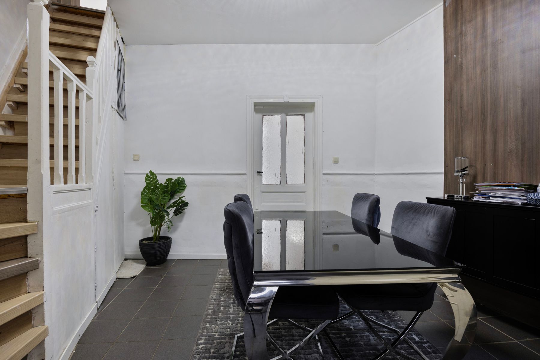 Instapklare halfopen bebouwing met vijf slaapkamers foto 8