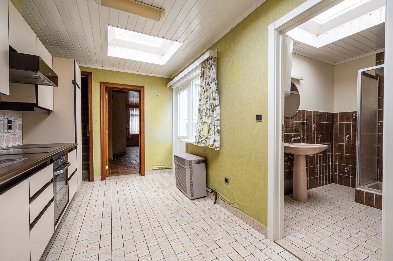 Te renoveren stadswoning met potentieel in hartje Eeklo foto 10