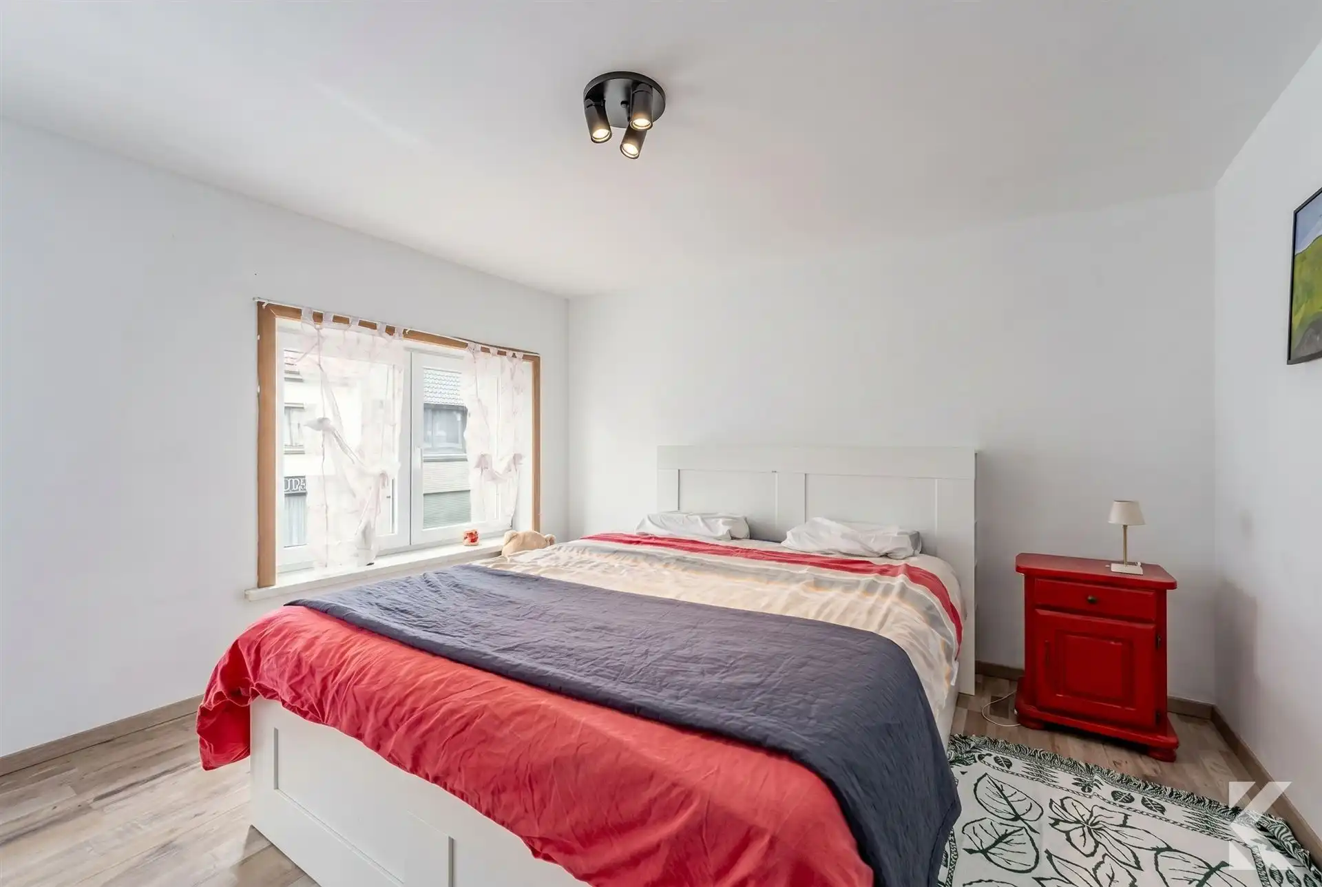 Volledig gerenoveerde woning met 4 slaapkamers en tuin. foto 11