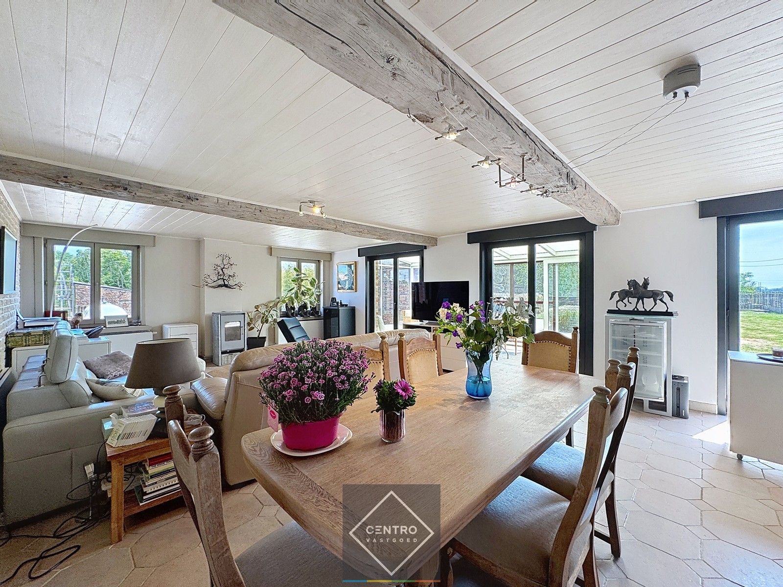 Idyllisch gelegen woning op 10.162m2 grond! foto 5