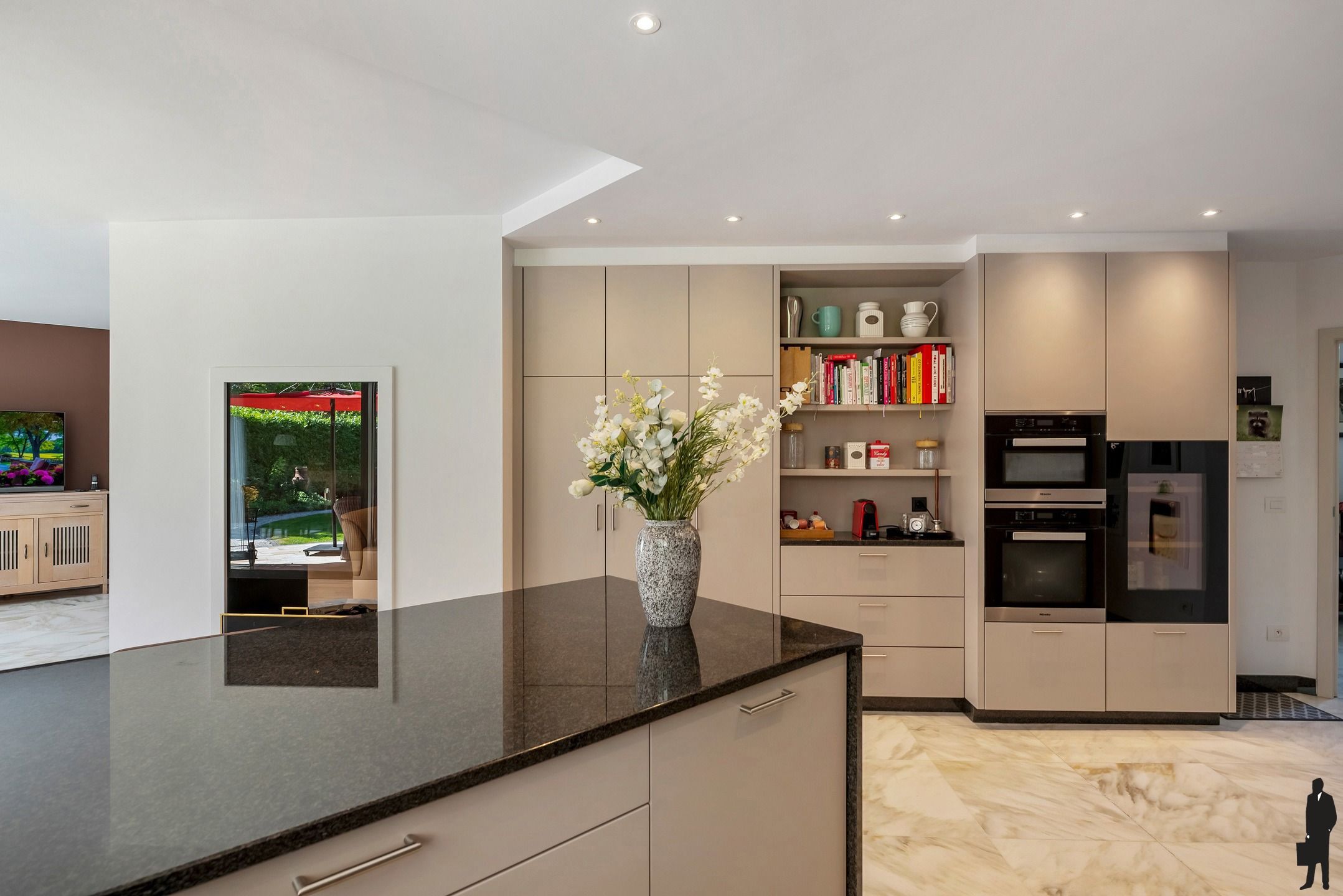 Residentiële villa op hoekperceel van ca. 2.452m² foto 14