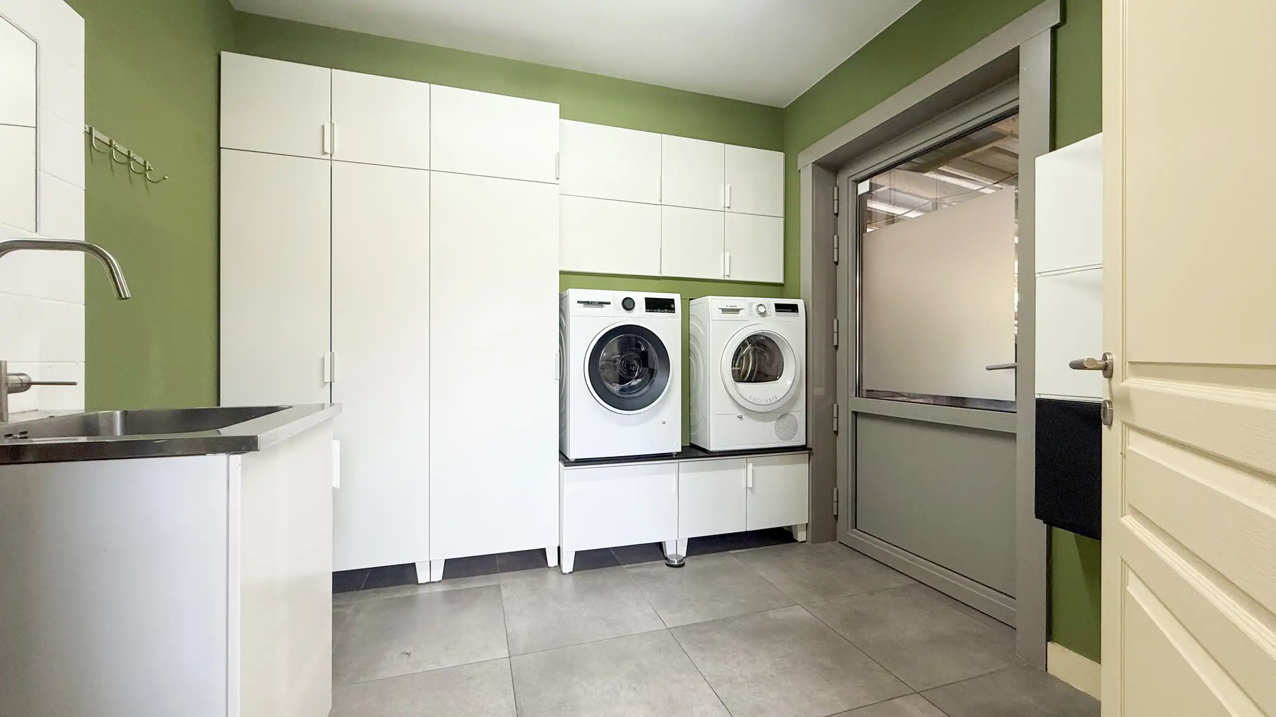 Ruime woning van 235m² met 4slpks, kelder en EPC B!  foto 17