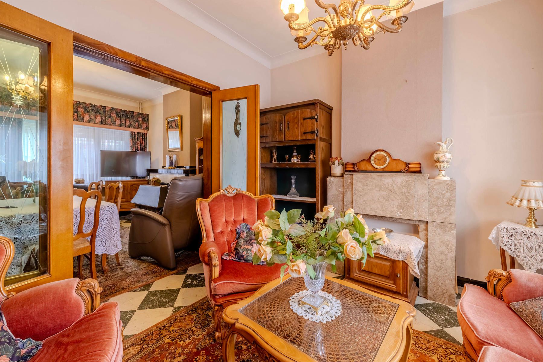 Te renoveren woning met o.a. 2 slaapkamers foto 4