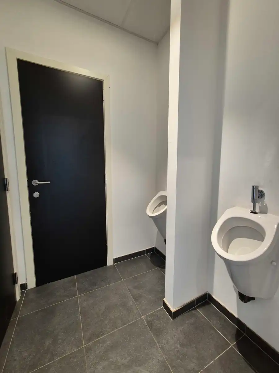 Magazijn 1030m² met  laadkade en 154m² kantoor op topligging foto 16